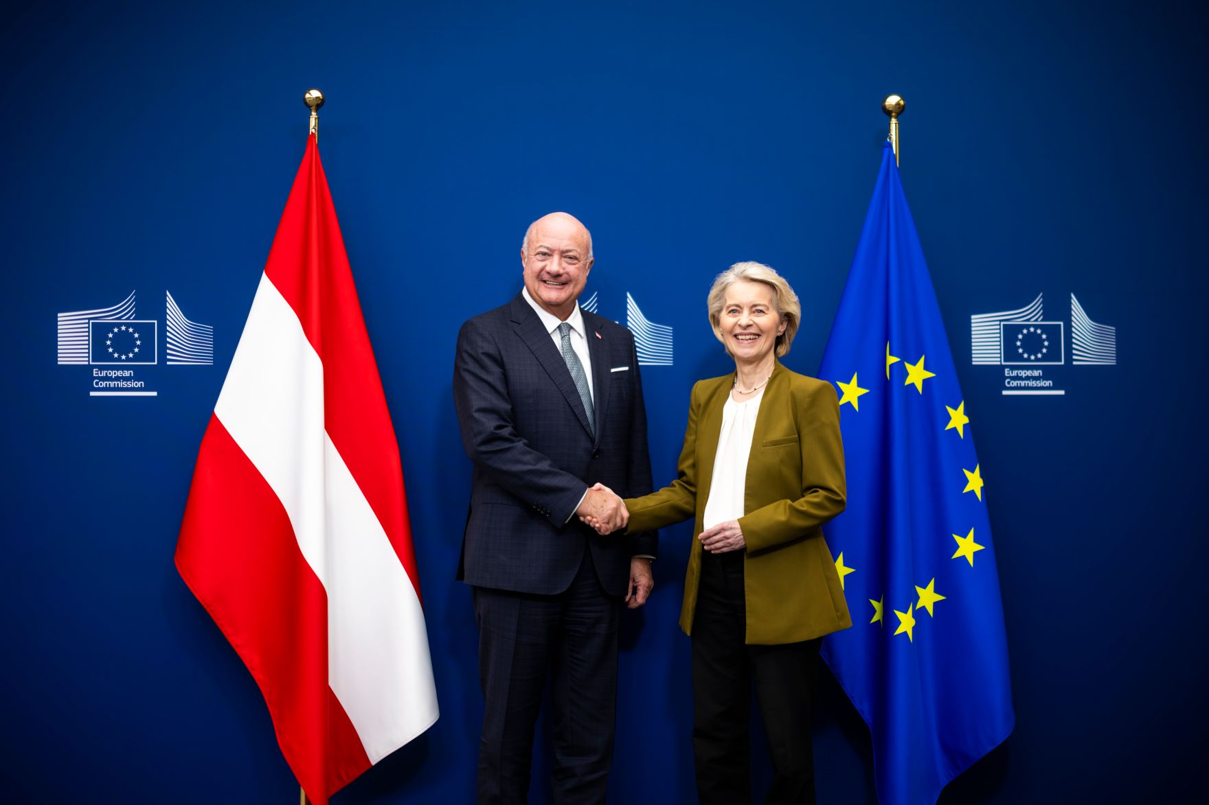 Am 11. Februar 2026 nahm Bundeskanzler Christian Stocker (l.) am &bdquo;European Industry Summit 2026&ldquo; in Antwerpen teil. Im Bild mit bei einem Arbeitsgespr&auml;ch mit der Pr&auml;sidentin der Europ&auml;ischen Kommission Ursula von der Leyen (r.).