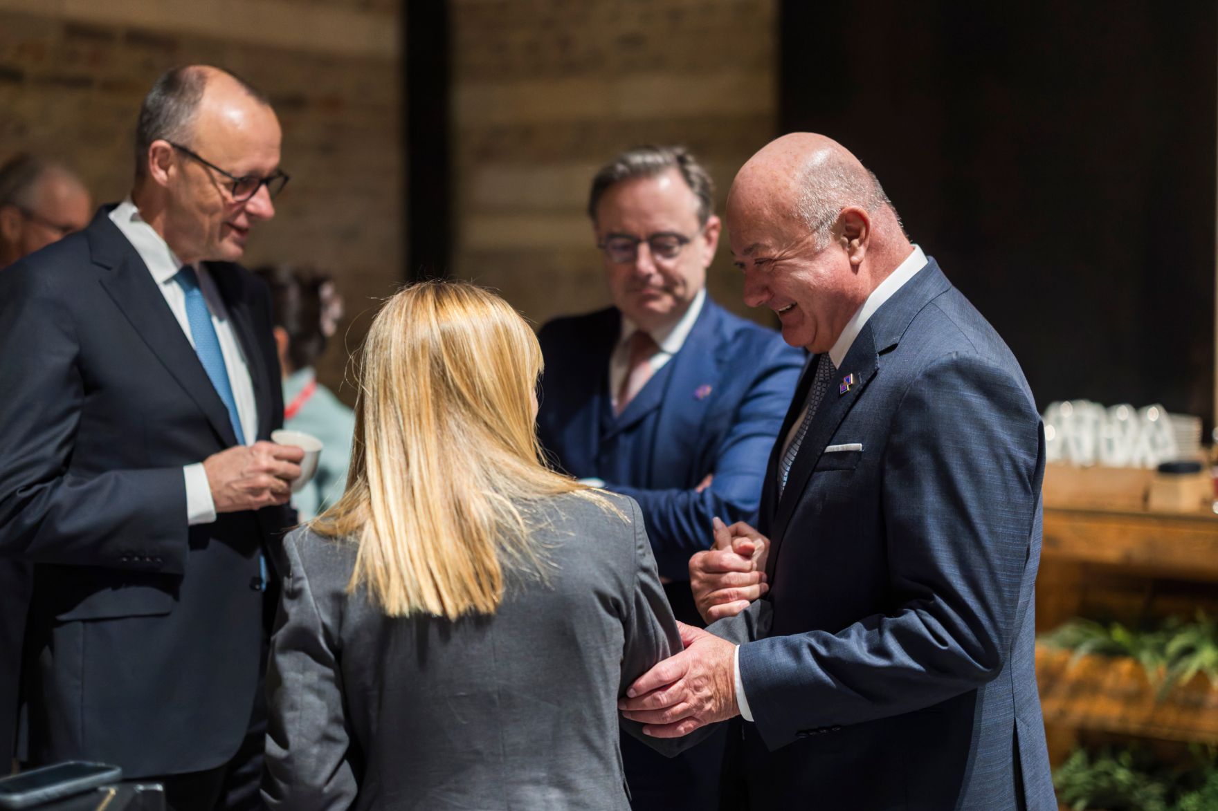 Am 12. Februar 2026 nahm Bundeskanzler Christian Stocker (r.) am Informellen Gipfel der EU-Staats- und Regierungschefs teil. Im Bild mit der italienischen Ministerpr&auml;sidentin Giorgia Meloni (m.l.) und dem deutschen Bundeskanzler Friedrich Merz (l.).