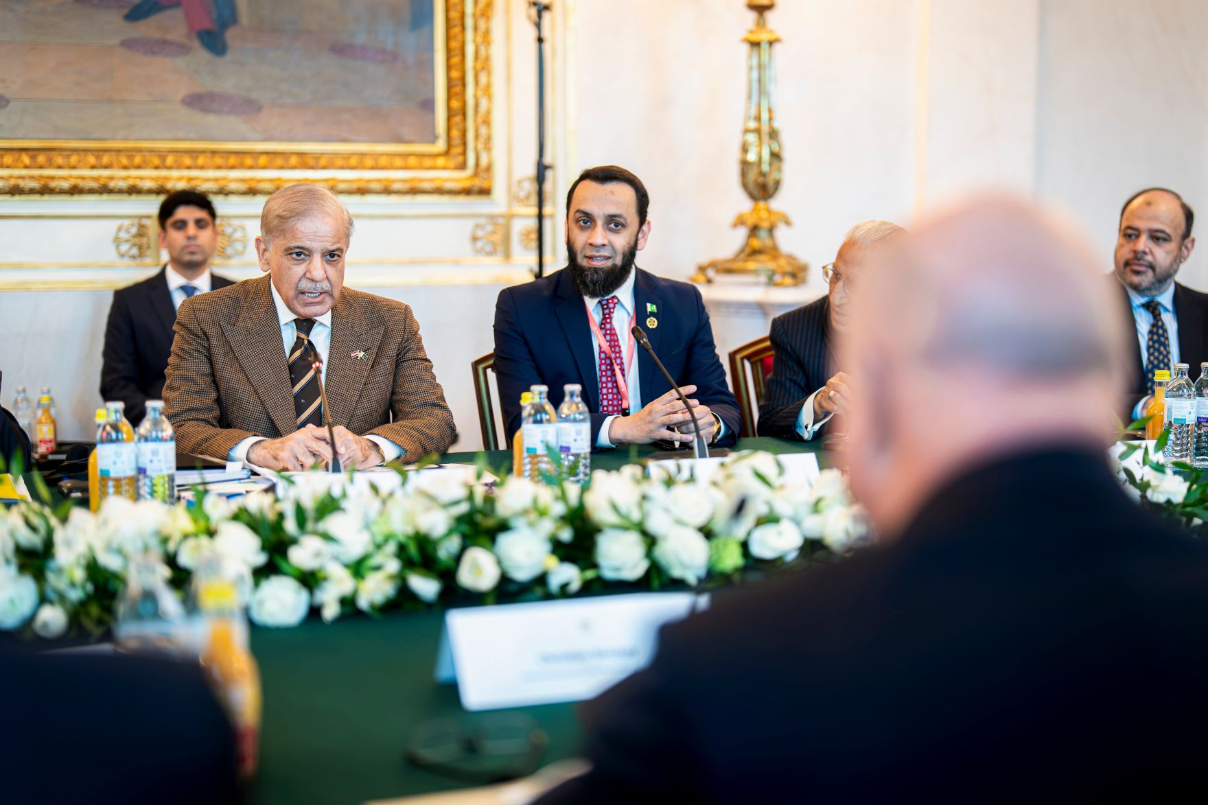 Am 16. Februar 2026 empfing Bundeskanzler Christian Stocker (2.v.r.) den Premierminister der Islamischen Republik Pakistan Muhammad Shehbaz Sharif (2.v.l.) zu einem Arbeitsgespr&auml;ch.
