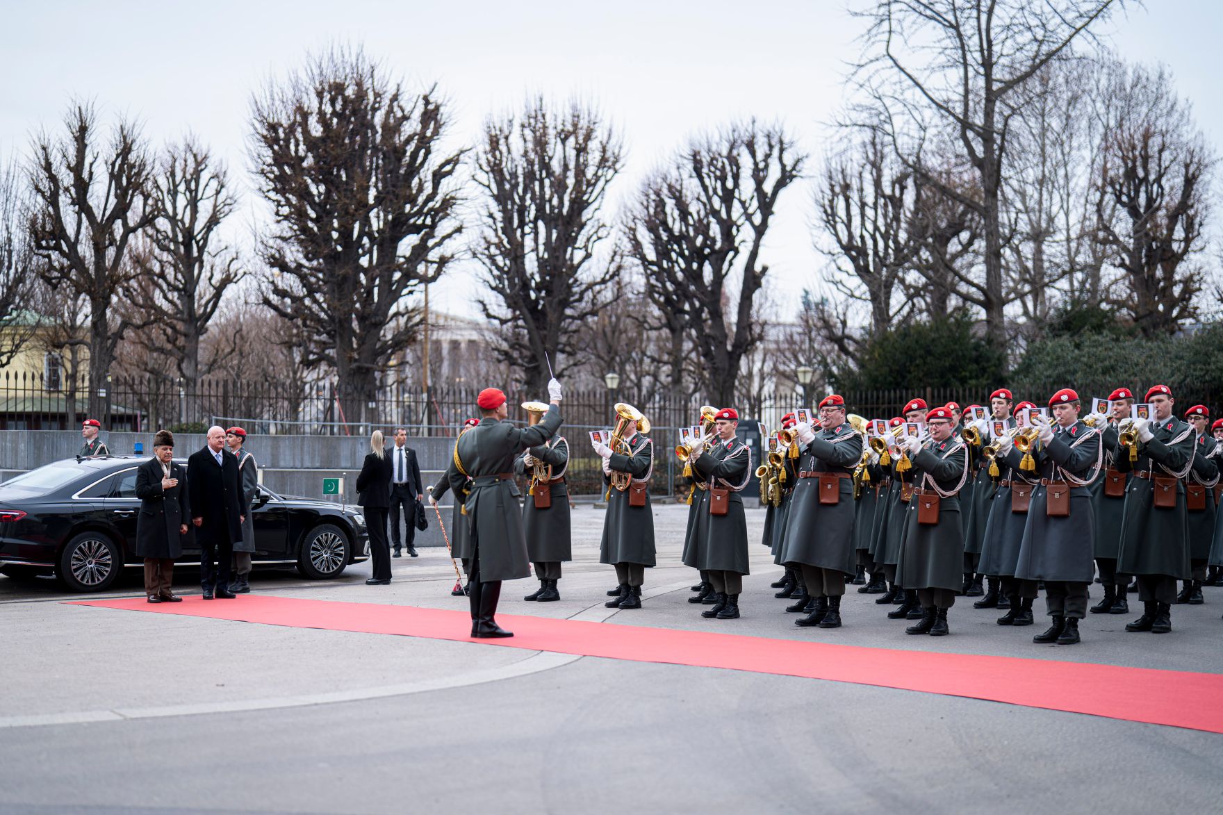 Am 16. Februar 2026 empfing Bundeskanzler Christian Stocker (3.v.l.) den Premierminister der Islamischen Republik Pakistan Muhammad Shehbaz Sharif (2.v.l.) zu einem Arbeitsgespr&auml;ch.