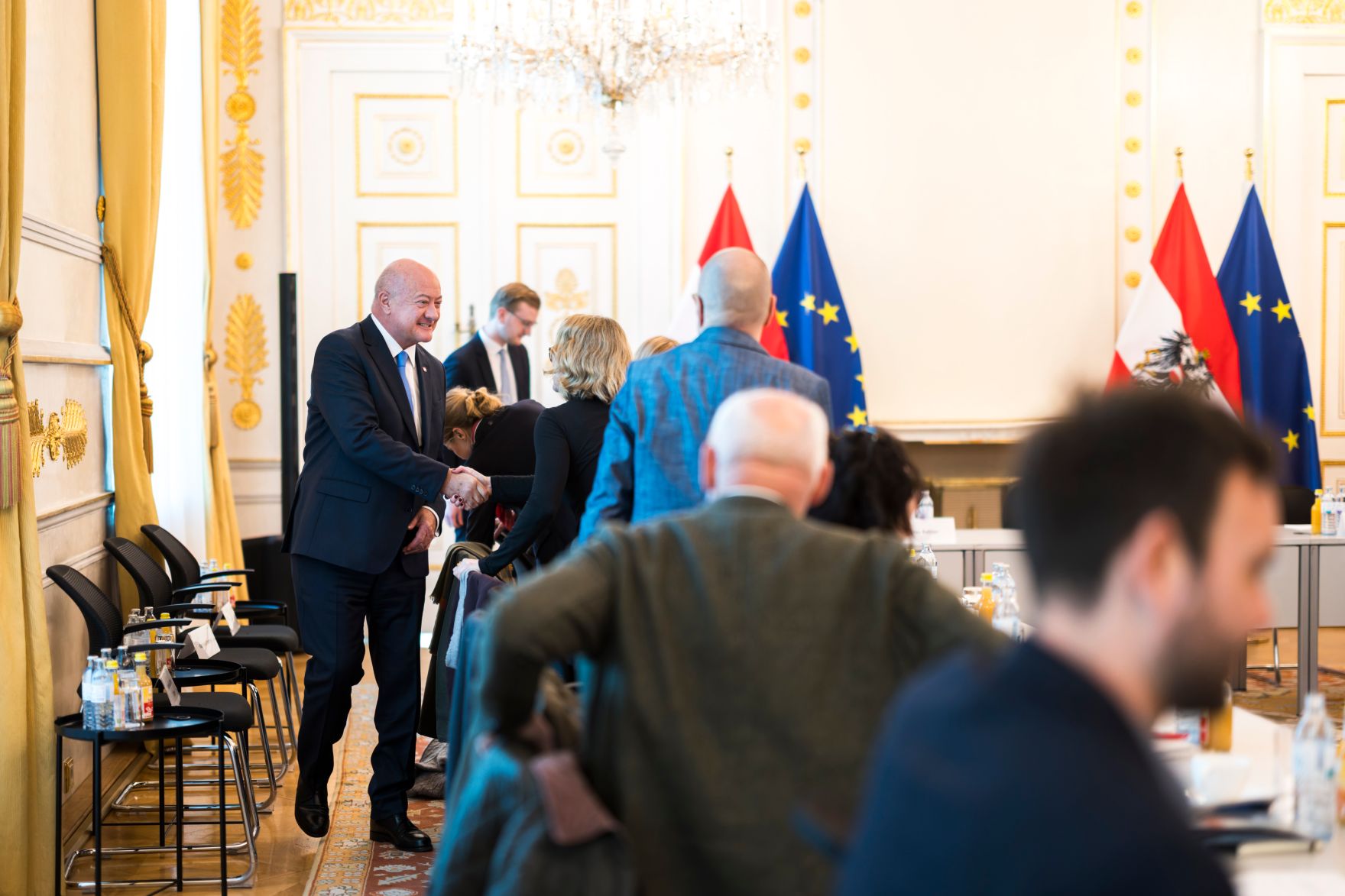 Am 26. Februar 2026 gab Bundeskanzler Christian Stocker (l.) anl&auml;sslich der einj&auml;hrigen Zusammenarbeit der Bundesregierung gemeinsam mit Vizekanzler Andreas Babler und Bundesministerin Beate Meinl-Reisinger ein Pressegespr&auml;ch.