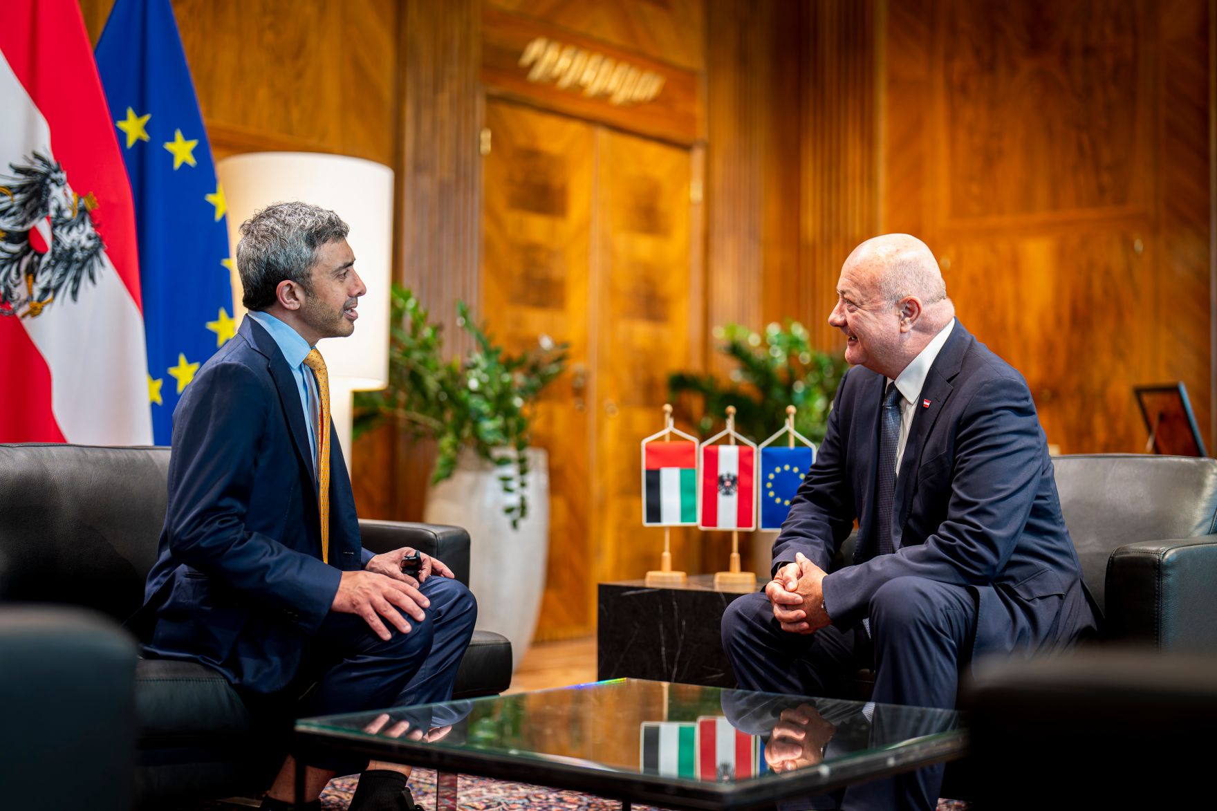 Am 6. M&auml;rz 2026 empfing Bundekanzler Christian Stocker (r.) den Au&szlig;enminister der Vereinigten Arabischen Emirate Abdullah bin Zayid Al Nahyan (l.) zu einem Arbeitsgespr&auml;ch im Bundeskanzleramt.