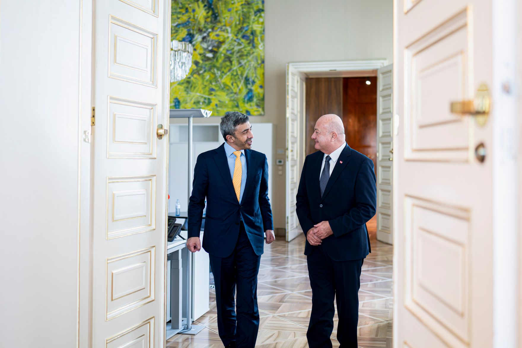 Am 6. M&auml;rz 2026 empfing Bundekanzler Christian Stocker (r.) den Au&szlig;enminister der Vereinigten Arabischen Emirate Abdullah bin Zayid Al Nahyan (l.) zu einem Arbeitsgespr&auml;ch im Bundeskanzleramt.