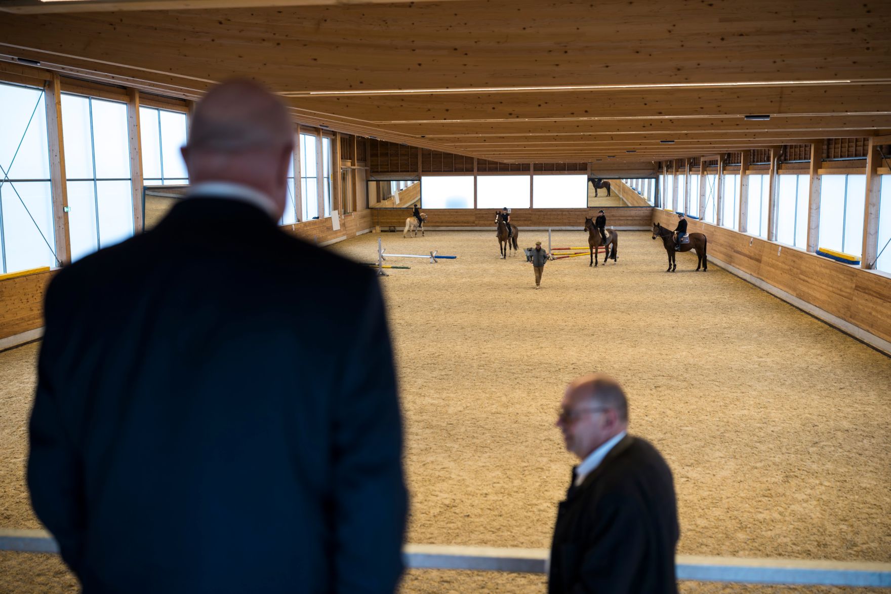 Am 12. M&auml;rz 2026 besuchte Bundeskanzler Christian Stocker (l.) im Rahmen seines Bundesl&auml;ndertages die Landwirtschaftliche Fachschule Winklhof in Oberalm.