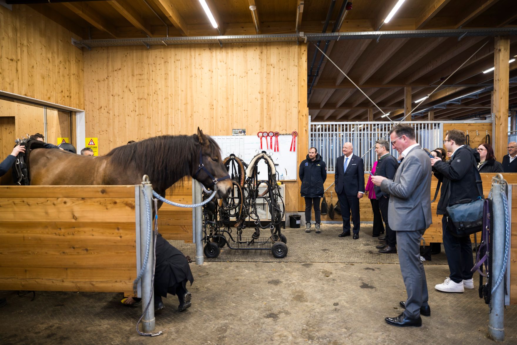 Am 12. M&auml;rz 2026 besuchte Bundeskanzler Christian Stocker (m.r.) im Rahmen seines Bundesl&auml;ndertages die Landwirtschaftliche Fachschule Winklhof in Oberalm.