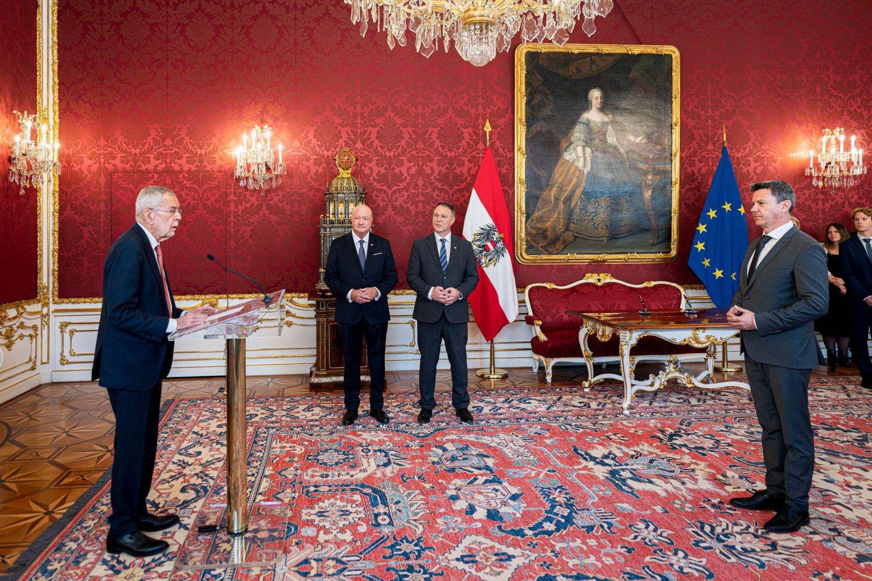 Am 8. April 2026 wurde Landeshauptmann Daniel Fellner (r.) von Bundespr&auml;sident Alexander Van der Bellen (l.) angelobt. Im Bild Bundeskanzler Christian Stocker (m.l.) und Vizekanzler Andreas Babler (m.r.).