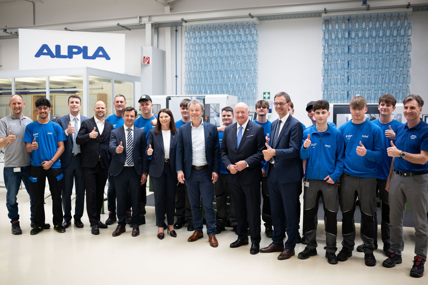 Am 9. April 2026 besuchte Bundeskanzler Christian Stocker (im Bild) im Rahmen seines Bundesl&auml;ndertages das Verpackungsunternehmen ALPLA.