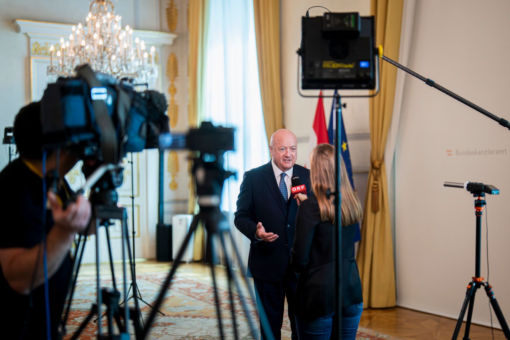 Am 13. April 2026 gab Bundeskanzler Christian Stocker (m.) anl&auml;sslich der Parlamentswahlen in Ungarn ein Pressestatement.