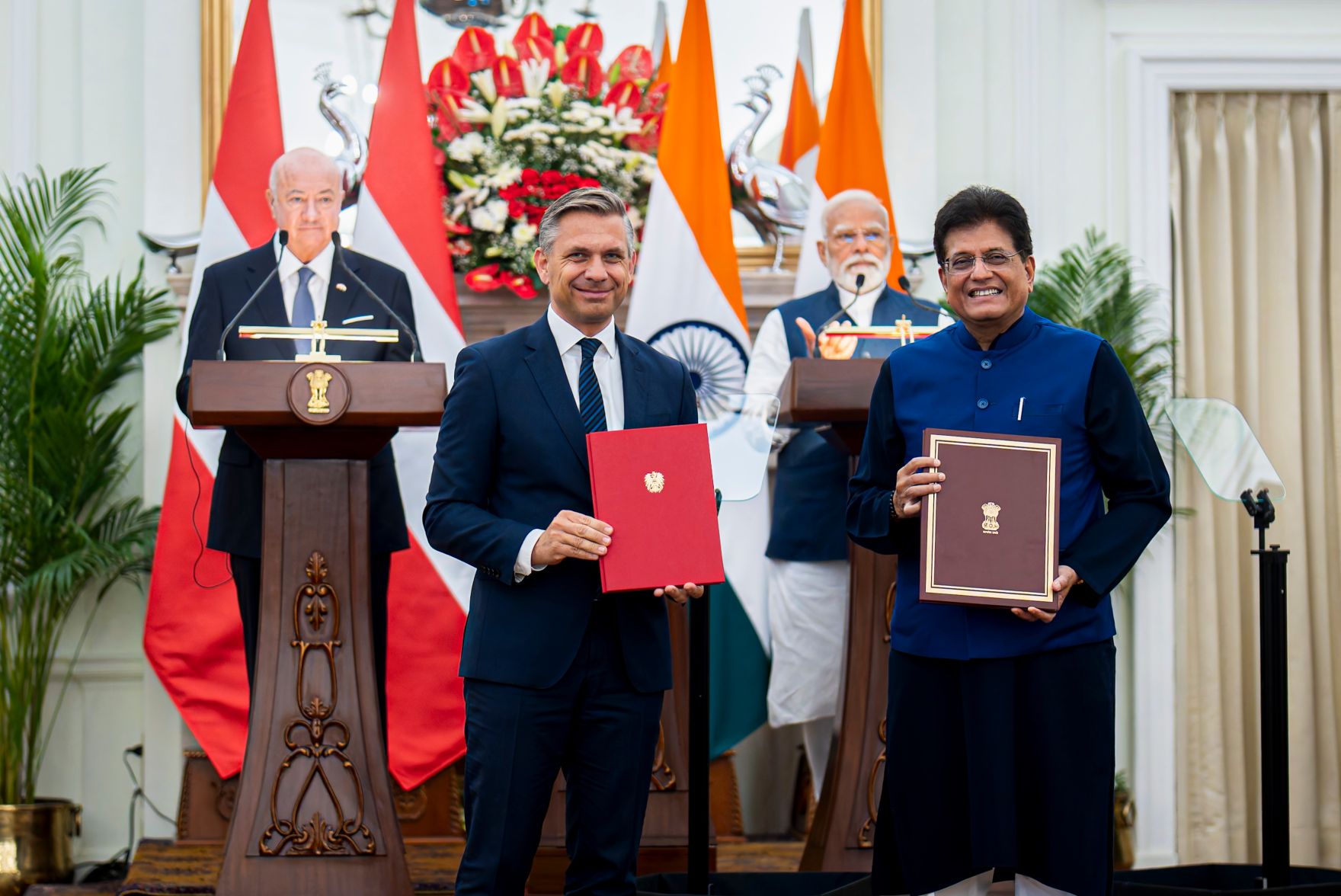 Am 16. April 2026 setzte Bundeskanzler Christian Stocker (l.) seinen mehrt&auml;gigem Arbeitsbesuch in Indien fort. Im Bild mit Bundesminister Wolfgang Hattmannsdorfer (2.v.l.) und dem Premierminister von Indien Narendra Modi (2.v.r.) bei der anschlie&szlig;enden Pressekonferenz.