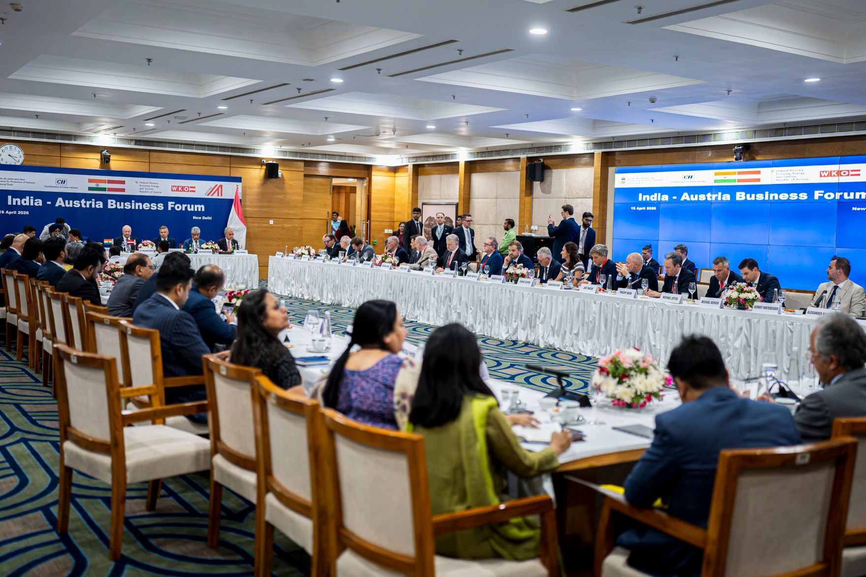 Am 16. April 2026 setzte Bundeskanzler Christian Stocker seinen mehrt&auml;gigem Arbeitsbesuch in Indien fort. Im Bild mit Bundesminister Wolfgang Hattmannsdorfer beim India-Austria Business Forum.