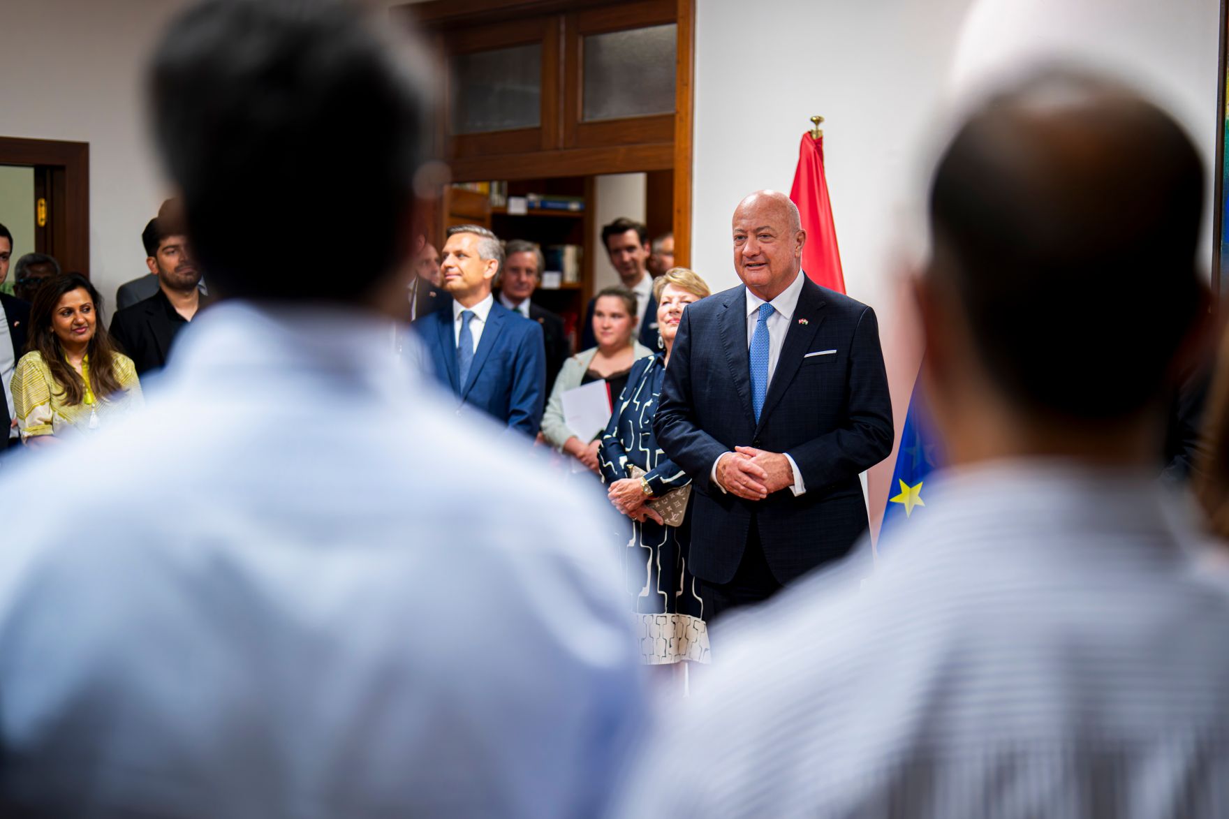 Am 15. April 2026 reiste Bundeskanzler Christian Stocker (m.r.) zu einem mehrt&auml;gigem Arbeitsbesuch nach Indien. Im Bild gemeinsam mit Bundesminister Wolfgang Hattmannsdorfer (m.l.) beim Empfang in der &ouml;sterreichischen Botschaft.