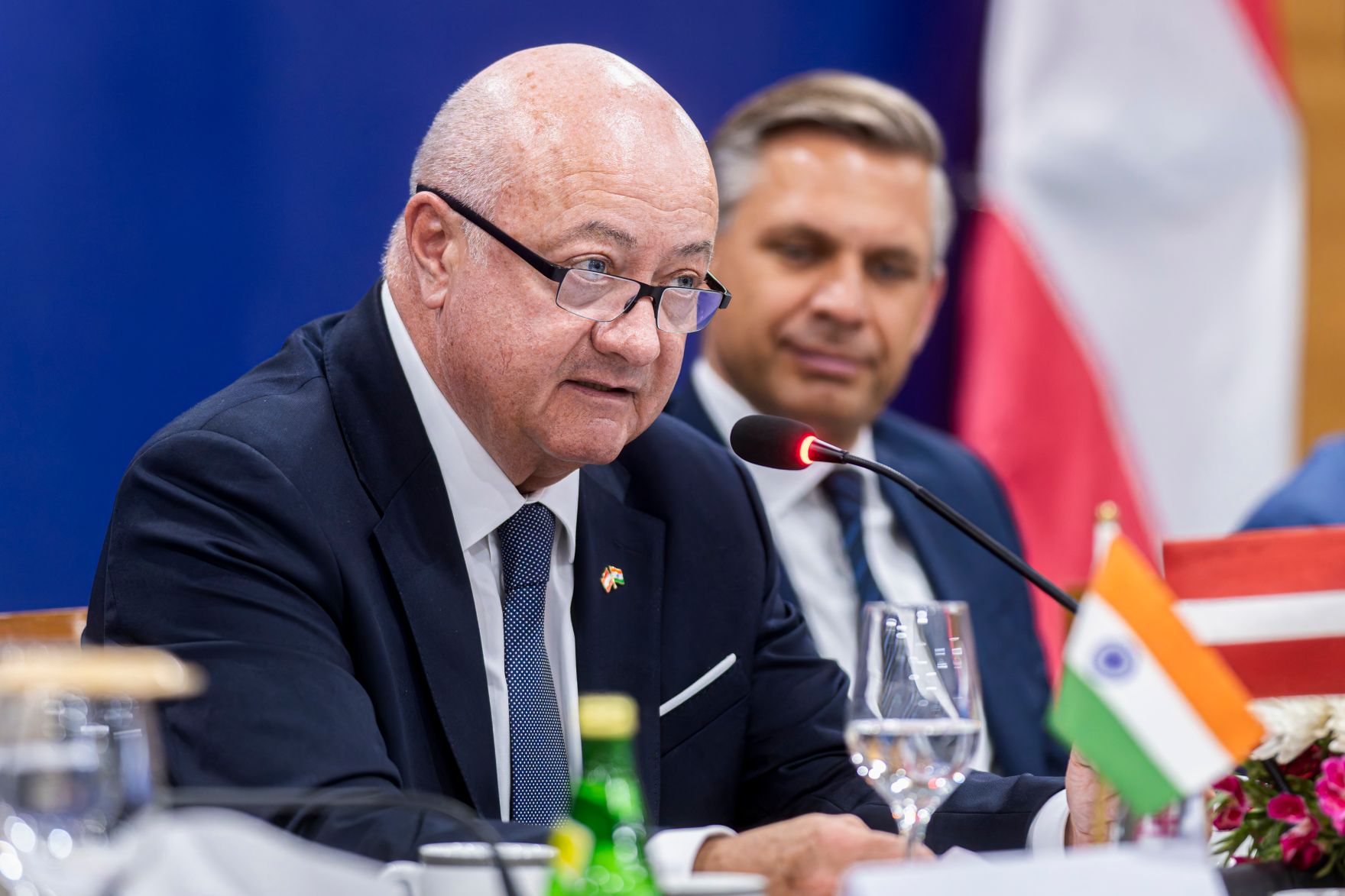 Am 16. April 2026 setzte Bundeskanzler Christian Stocker (l.) seinen mehrt&auml;gigem Arbeitsbesuch in Indien fort. Im Bild mit Bundesminister Wolfgang Hattmannsdorfer (r.) beim India-Austria Business Forum.