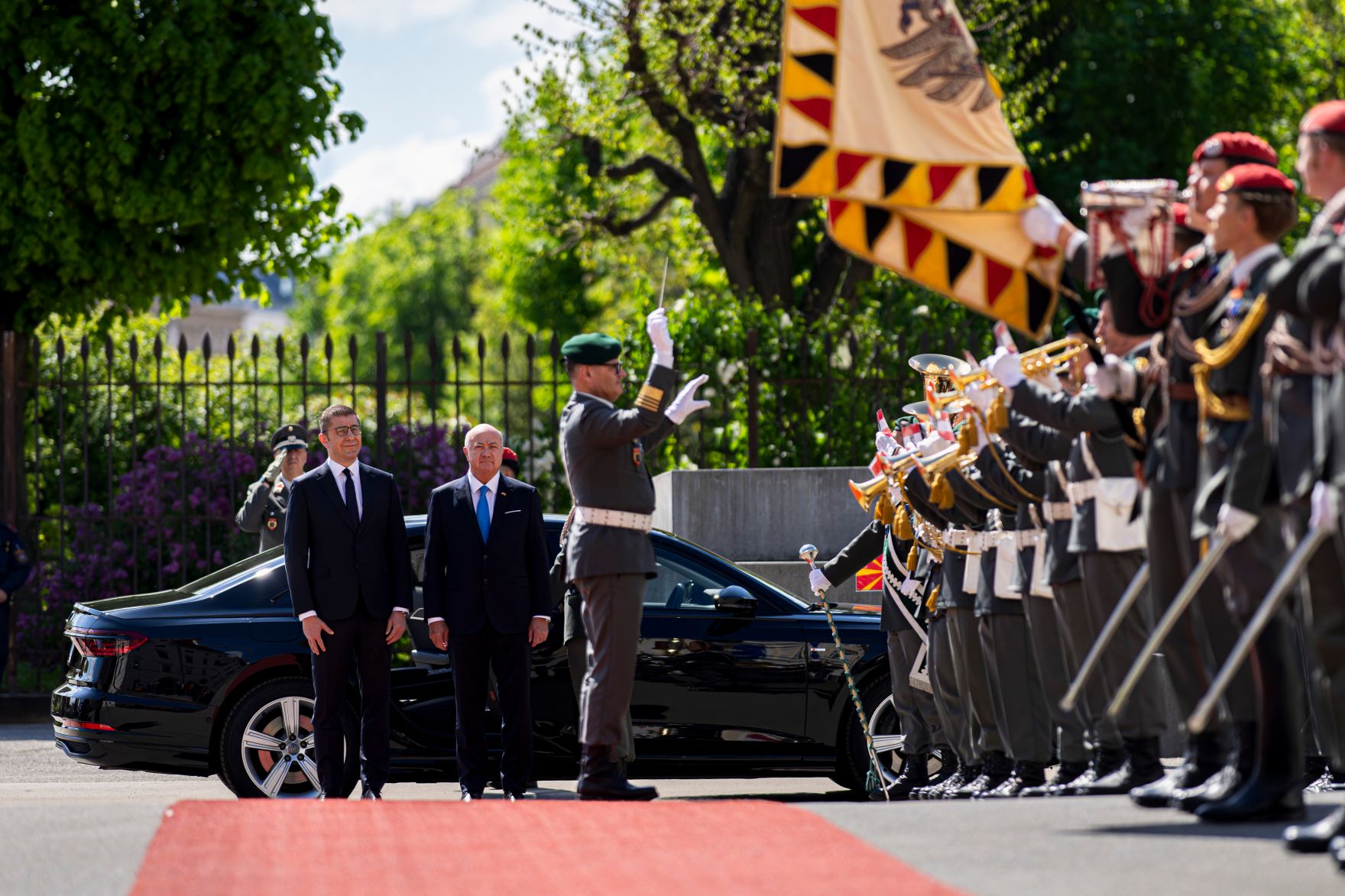 Am 22. April 2026 empfing Bundeskanzler Christian Stocker (3.v.l.) den Premierminister von Nordmadzedonien Hristijan Mickoski (2.v.l.) zu einem Arbeitsbesuch im Bundeskanzleramt.