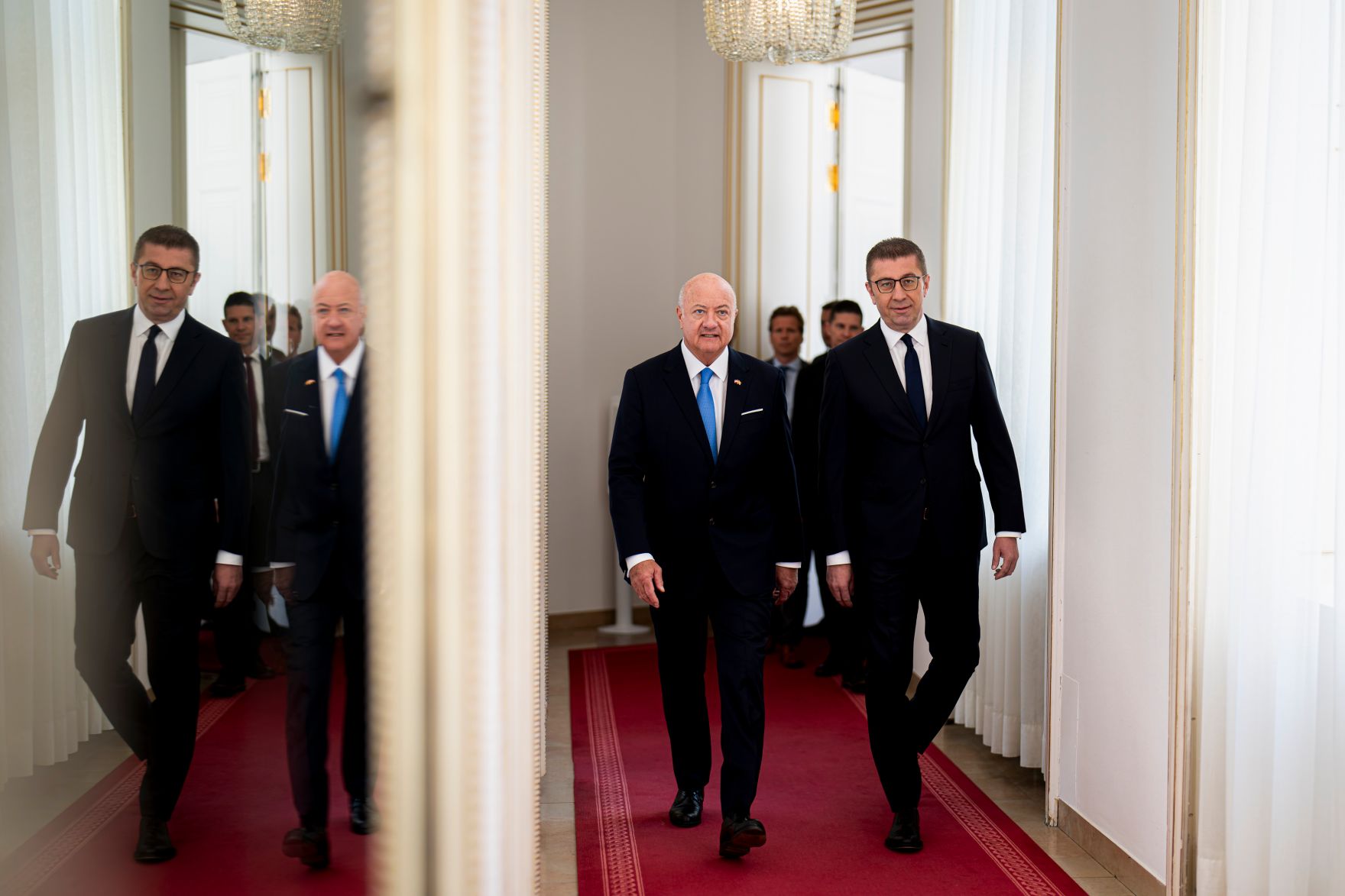 Am 22. April 2026 empfing Bundeskanzler Christian Stocker (4.v.r.) den Premierminister von Nordmadzedonien Hristijan Mickoski (r.) zu einem Arbeitsbesuch im Bundeskanzleramt.