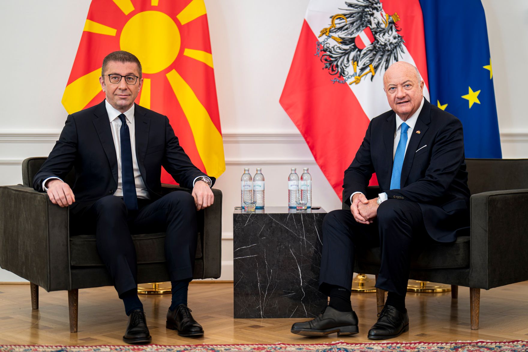 Am 22. April 2026 empfing Bundeskanzler Christian Stocker (r.) den Premierminister von Nordmadzedonien Hristijan Mickoski (l.) zu einem Arbeitsbesuch im Bundeskanzleramt.