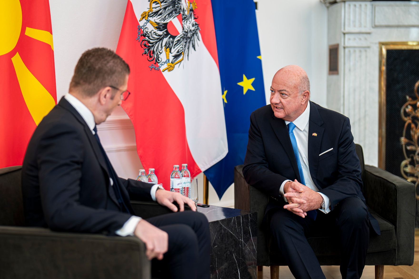 Am 22. April 2026 empfing Bundeskanzler Christian Stocker (r.) den Premierminister von Nordmadzedonien Hristijan Mickoski (l.) zu einem Arbeitsbesuch im Bundeskanzleramt.