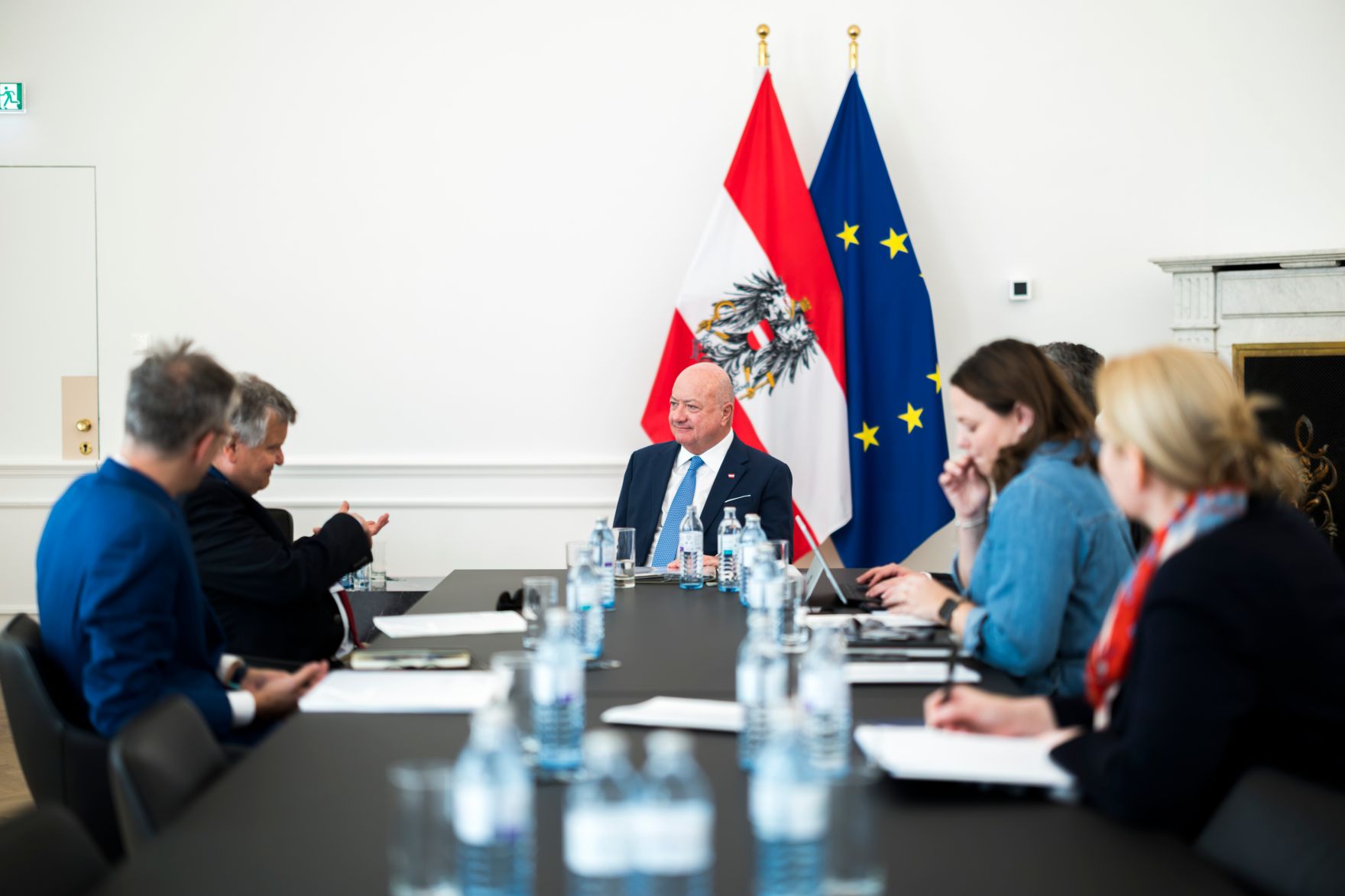 Am 27. April 2026 empfing Bundeskanzler Christian Stocker (m.) den Vorsitzender des &ouml;sterreichischen Forschungs- und Innovationsrates, Thomas Henzinger (2.v.l.) zu einem Arbeitsgespr&auml;ch im Bundeskanzleramt.