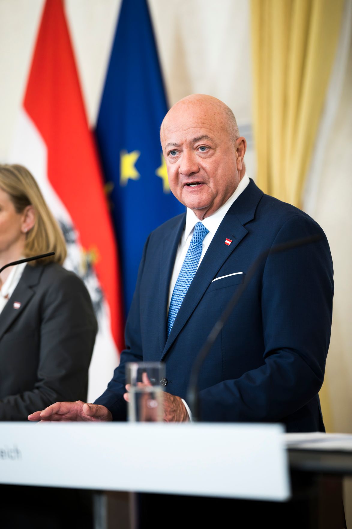 Am 27. April 2026 gab Bundeskanzler Christian Stocker (im Bild) gemeinsam mit Vizekanzler Andreas Babler, Bundesministerin Beate Meinl-Reisinger und Bundesminister Markus Marterbauer eine Pressekonferenz zum Thema Doppelbudget 2027/28.