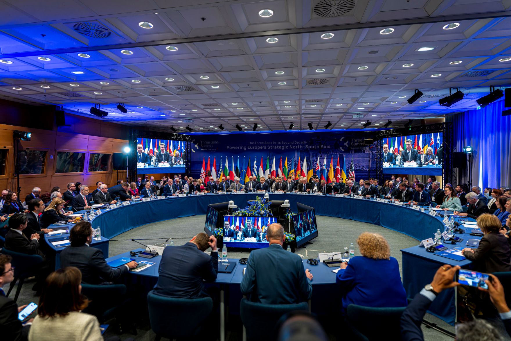 Am 28. April 2026 reiste Bundeskanzler Christian Stocker zu einem Arbeitsbesuch nach Dubrovnik. Im Bild beim &bdquo;Three Seas Summit&ldquo;.