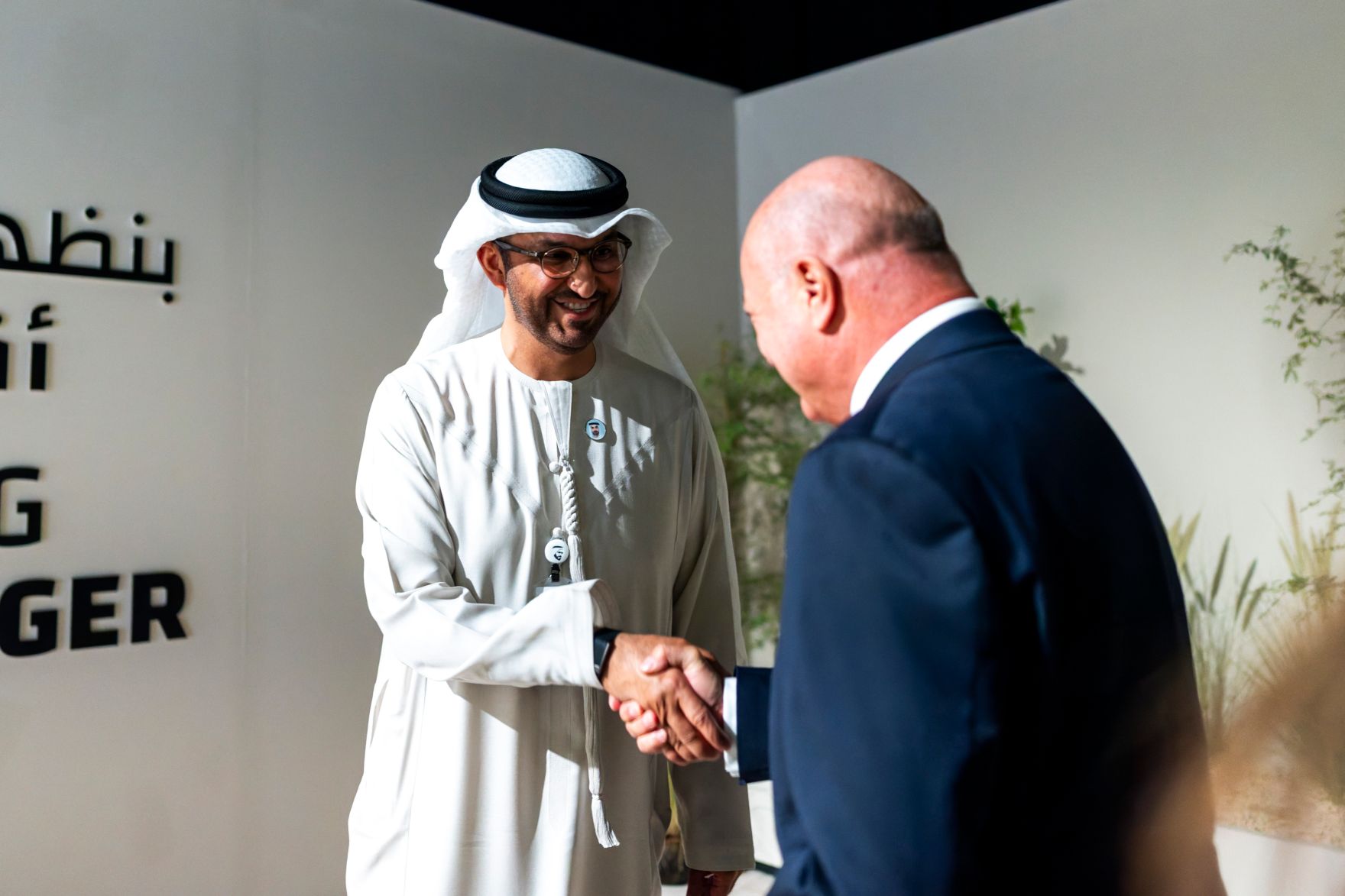 Am 7. Mai 2026 reiste Bundeskanzler Christian Stocker (r.) zu einem mehrt&auml;gigem Arbeitsbesuch in die Vereinigte Arabische Emirate. Im Bild bei einem Arbeitsgespr&auml;ch mit dem Minister f&uuml;r Industrie und Fortschrittstechnologie der Vereinigten Arabischen Emirate Sultan Ahmed Al Jaber Al Nahyan (l.).
