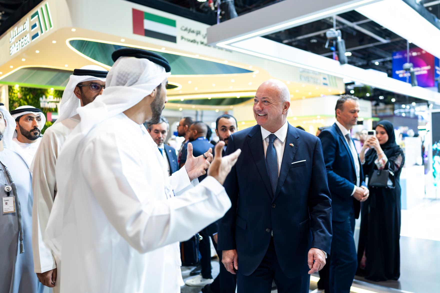 Am 7. Mai 2026 reiste Bundeskanzler Christian Stocker (3.v.r.) zu einem mehrt&auml;gigem Arbeitsbesuch in die Vereinigte Arabische Emirate. Im Bild beim Besuch der &bdquo;Make it in the Emirates&ldquo; Messe.