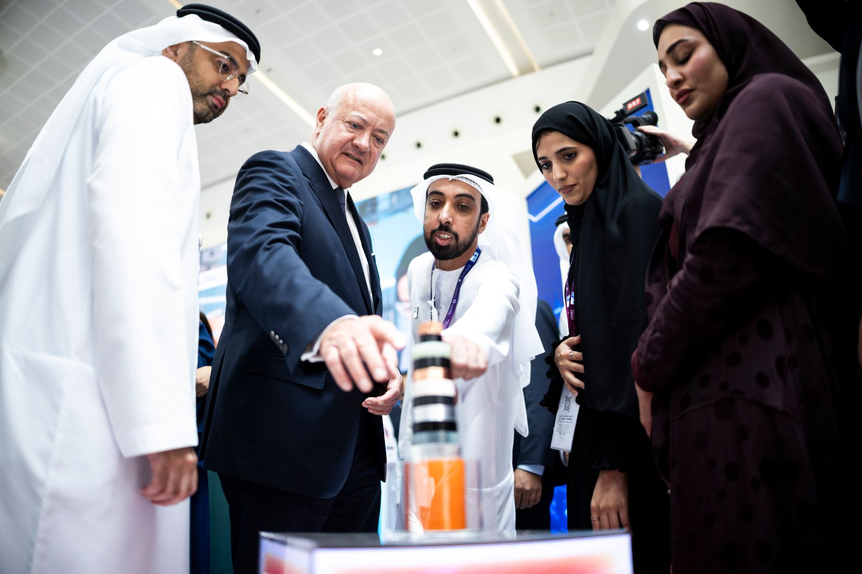 Am 7. Mai 2026 reiste Bundeskanzler Christian Stocker (m.l.) zu einem mehrt&auml;gigem Arbeitsbesuch in die Vereinigte Arabische Emirate. Im Bild beim Besuch der &bdquo;Make it in the Emirates&ldquo; Messe.