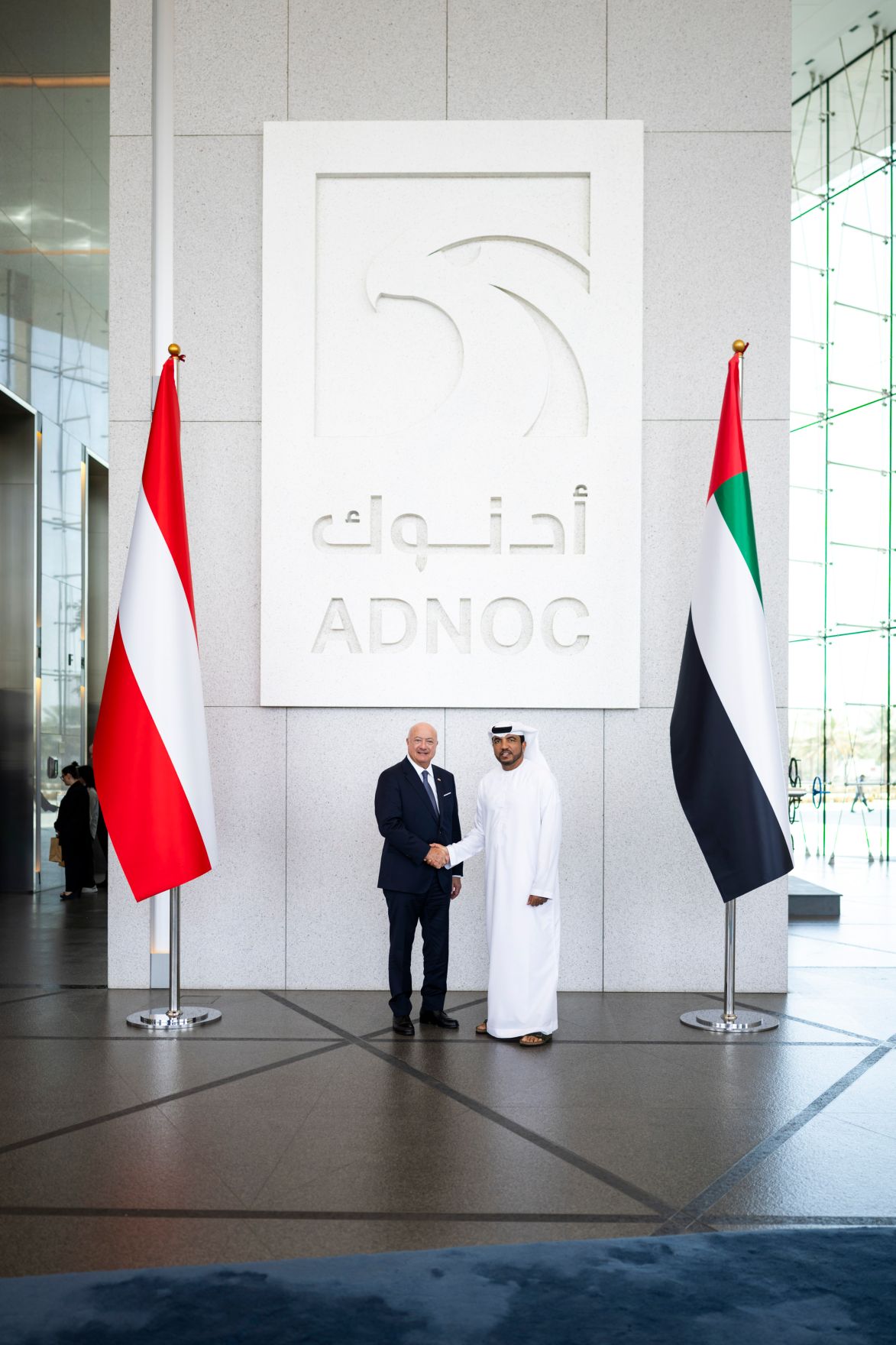 Am 7. Mai 2026 reiste Bundeskanzler Christian Stocker (l.) zu einem mehrt&auml;gigem Arbeitsbesuch in die Vereinigte Arabische Emirate. Im Bild beim Besuch der &bdquo;Make it in the Emirates&ldquo; Messe.