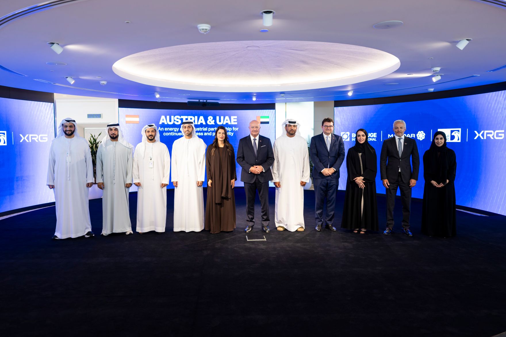 Am 7. Mai 2026 reiste Bundeskanzler Christian Stocker (6.v.r.) zu einem mehrt&auml;gigem Arbeitsbesuch in die Vereinigte Arabische Emirate. Im Bild beim Besuch der &bdquo;Make it in the Emirates&ldquo; Messe.