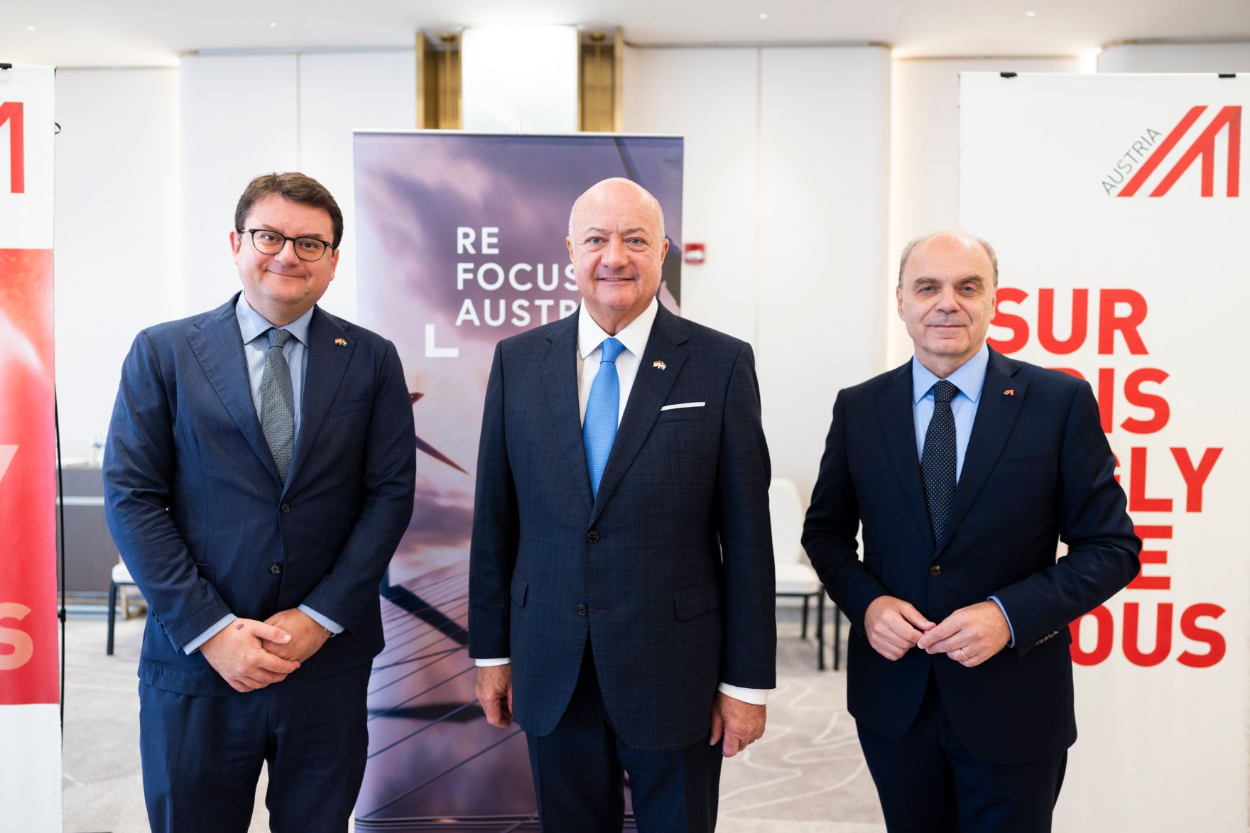 Am 8. Mai 2026 setzte Bundeskanzler Christian Stocker (m.) seinen mehrt&auml;gigem Arbeitsbesuch in den Vereinigten Arabische Emiraten fort. Im Bild beim Wirtschaftsroundtable.
