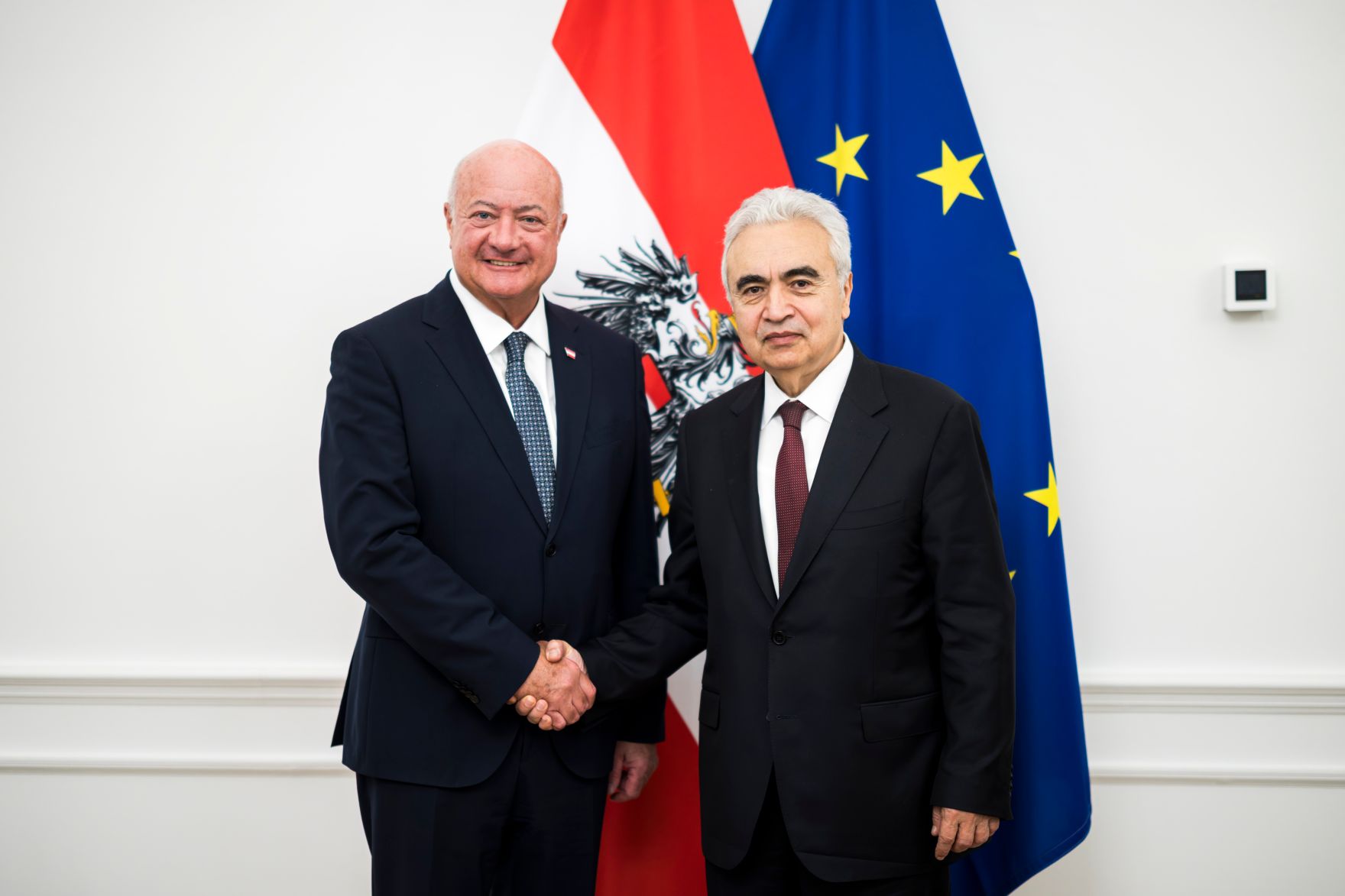 Am 11. Mai 2026 empfing Bundeskanzler Christian Stocker (l.) den Vorsitzenden der Internationalen Energieagentur der OECD, Fatih Birol (r.) zu einem Arbeitsgespr&auml;ch im Bundeskanzleramt.