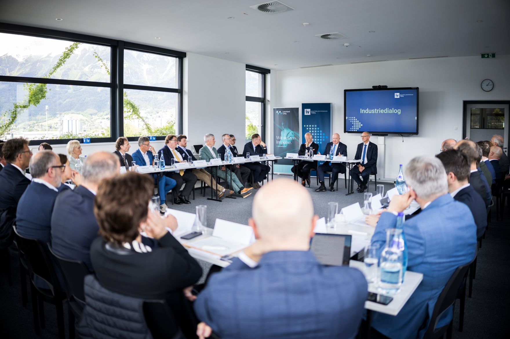 Am 12. Mai 2026 nahm Bundeskanzler Christian Stocker im Rahmen seines Bundesl&auml;ndertages an einem Industriedialog teil.