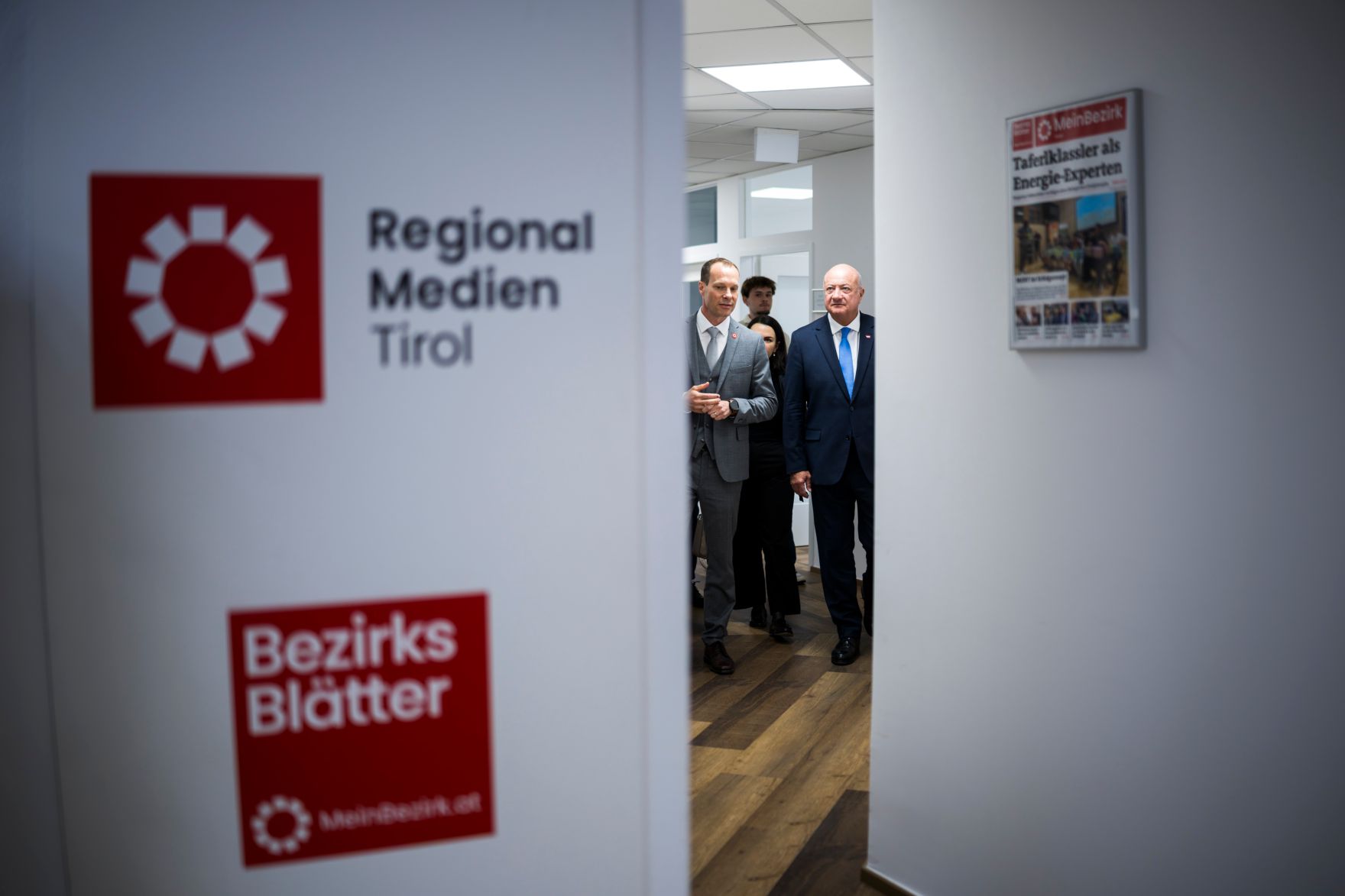 Am 12. Mai 2026 besuchte Bundeskanzler Christian Stocker (r.) im Rahmen seines Bundesl&auml;ndertages die RegionalMedien Tirol, in Innsbruck.
