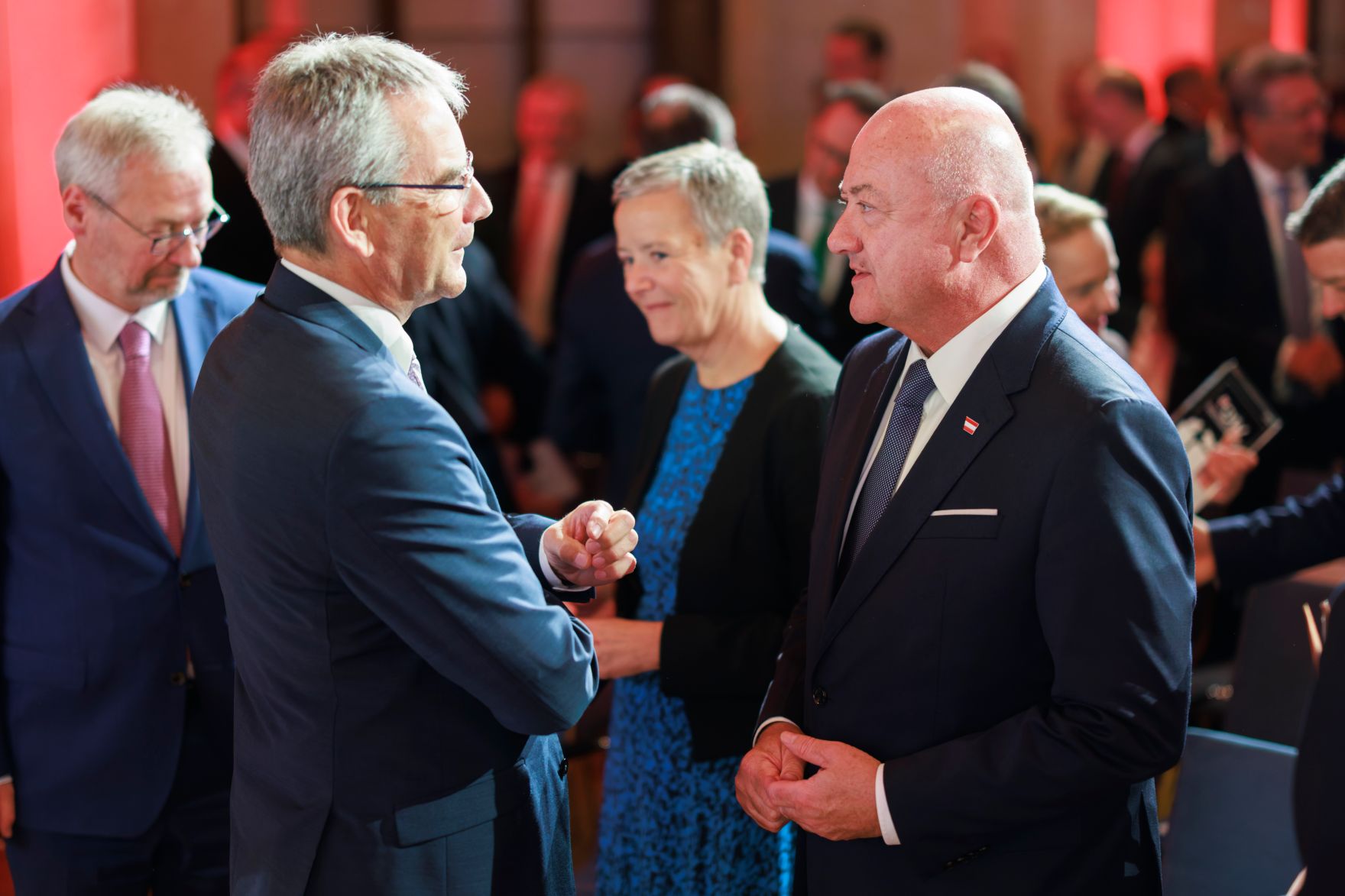 Am 21. Mai 2026 nahm Bundeskanzler Christian Stocker (m.r) am Wiener B&ouml;rse Preis 2026 teil.