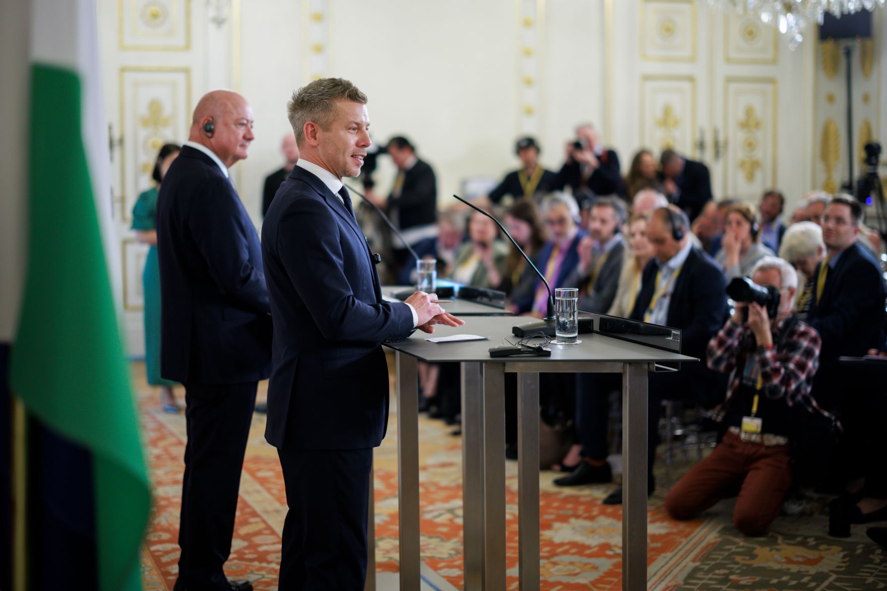 Am 21. Mai 2026 empfing Bundeskanzler Christian Stocker (r.) den Premierminister von Ungarn Peter Magyar (l.) zu einem Arbeitsbesuch im Bundeskanzleramt. Im Bild bei einer gemeinsamen Pressekonferenz.