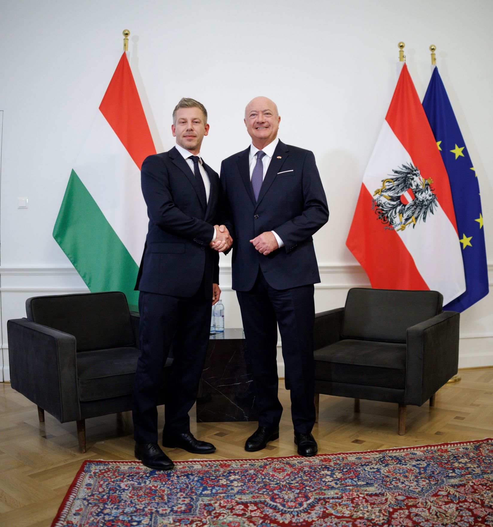 Am 21. Mai 2026 empfing Bundeskanzler Christian Stocker (r.) den Premierminister von Ungarn Peter Magyar (l.) zu einem Arbeitsbesuch im Bundeskanzleramt.
