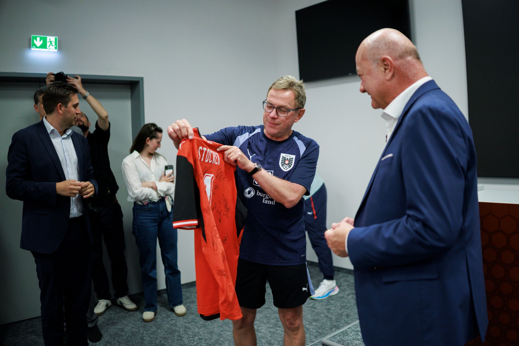 Am 29. Mai 2026 nahm Bundeskanzler Christian Stocker (r.) an der Verabschiedung des &ouml;sterreichischen Nationalteams teil. Im Bild mit Teamchef Ralf Rangnick (l.).