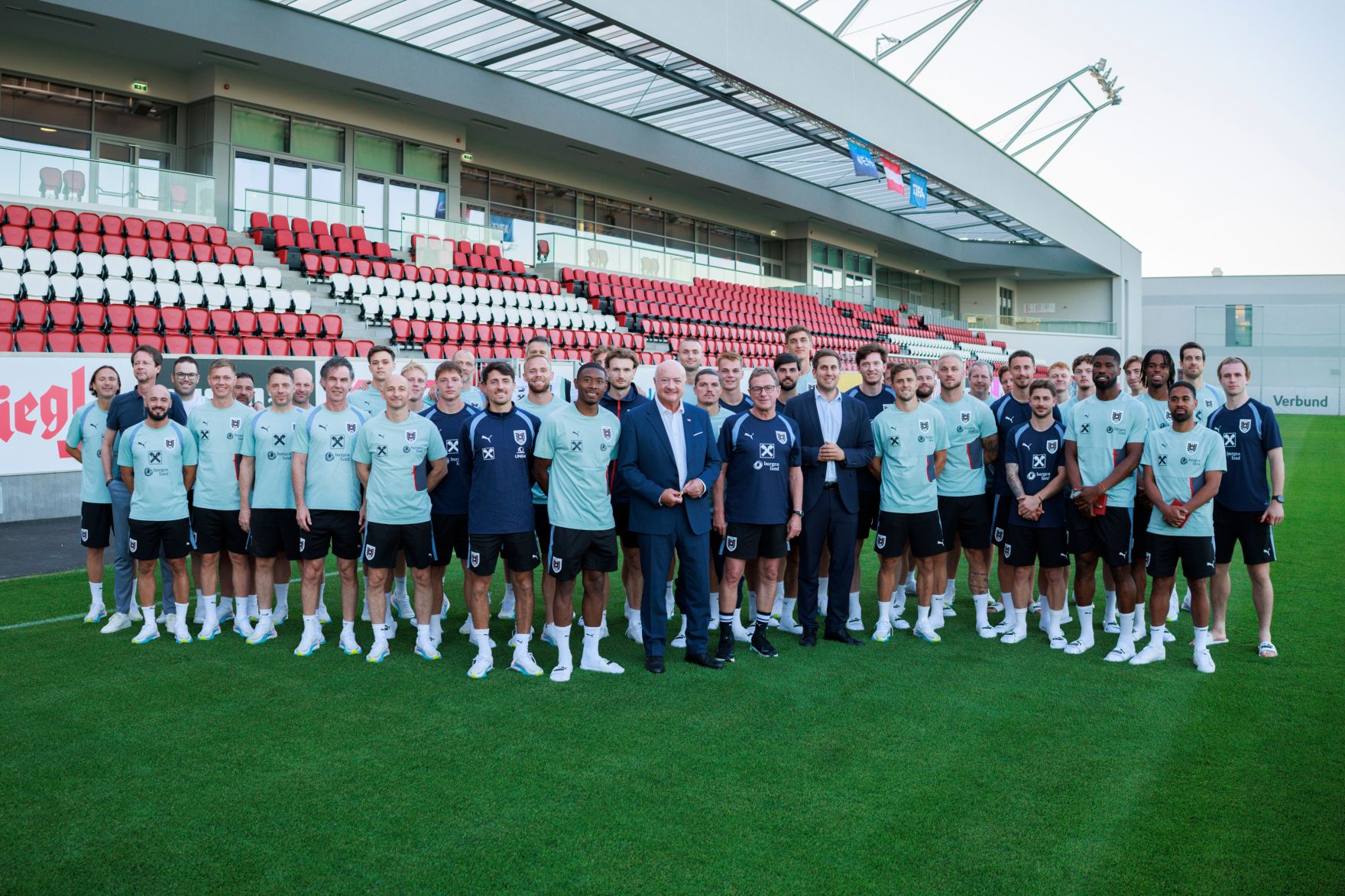 Am 29. Mai 2026 nahm Bundeskanzler Christian Stocker (im Bild) an der Verabschiedung des &ouml;sterreichischen Nationalteams teil.