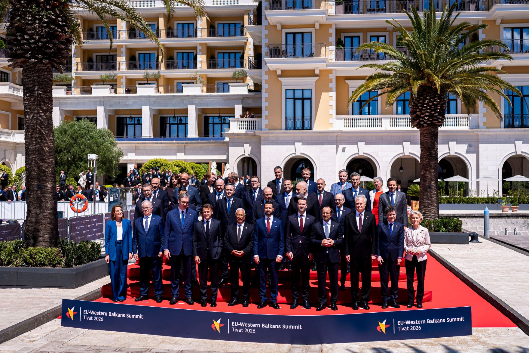 Am 5. Juni 2026 reiste Bundeskanzler Christian Stocker anl&auml;sslich des EU-Westbalkan-Gipfels nach Tivat, in Montenegro. Im Bild bei einem gemeinsamen Gruppenfoto der Staats- und Regierungschefs.