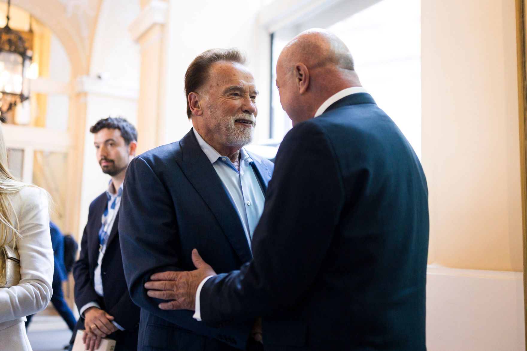 Am 15. Juni 2026 empfing Bundeskanzler Christian Stocker (r.) Arnold Schwarzenegger (l.) zu einem Gespr&auml;ch im Bundeskanzleramt.