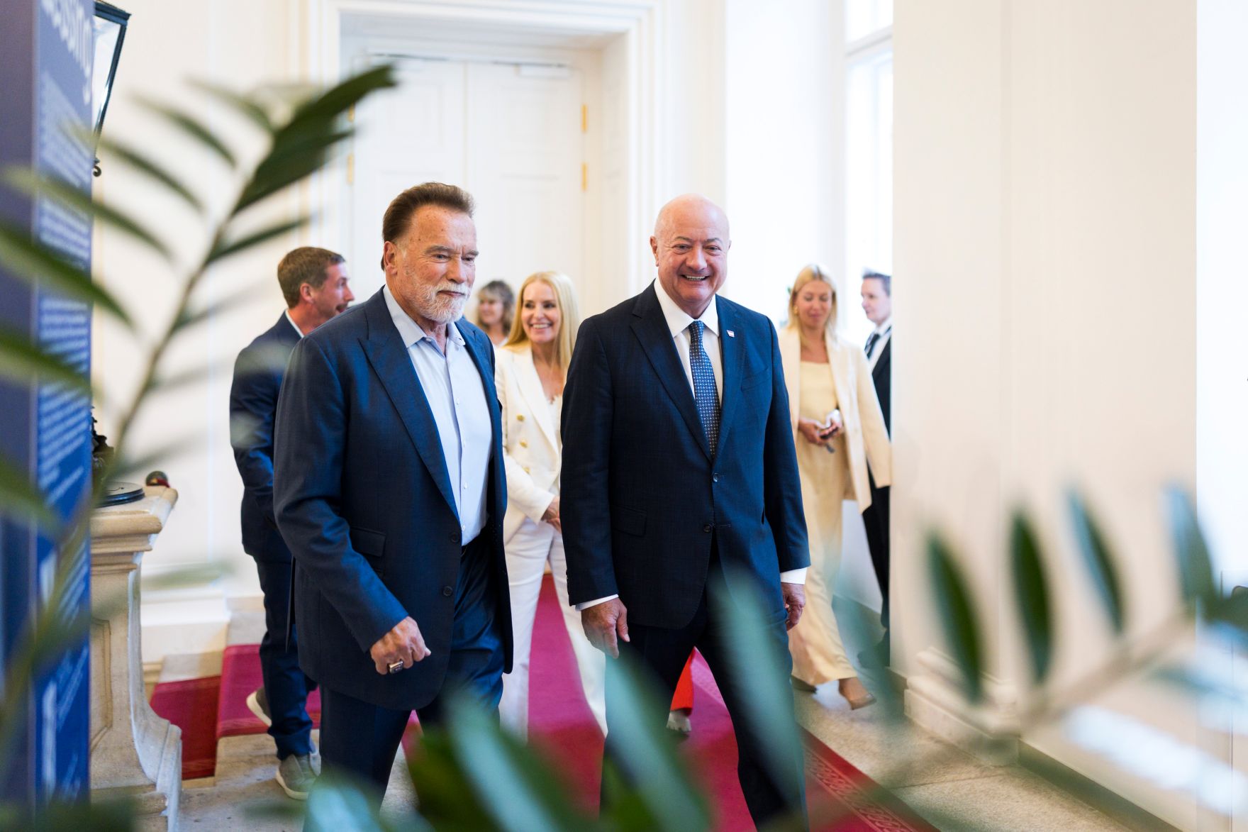 Am 15. Juni 2026 empfing Bundeskanzler Christian Stocker (r.) Arnold Schwarzenegger (l.) zu einem Gespr&auml;ch im Bundeskanzleramt.