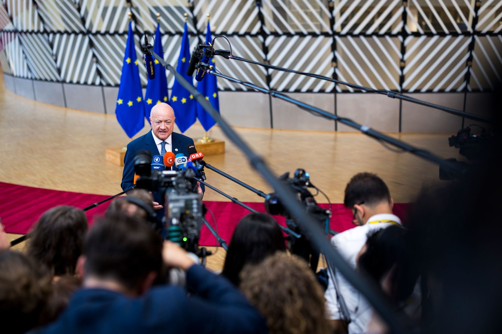 Am 18. Juni 2026 nahm Bundeskanzler Christian Stocker an dem Treffen der EU-Staats- und Regierungschefs in Br&uuml;ssel teil. Im Bild beim Doorstep.