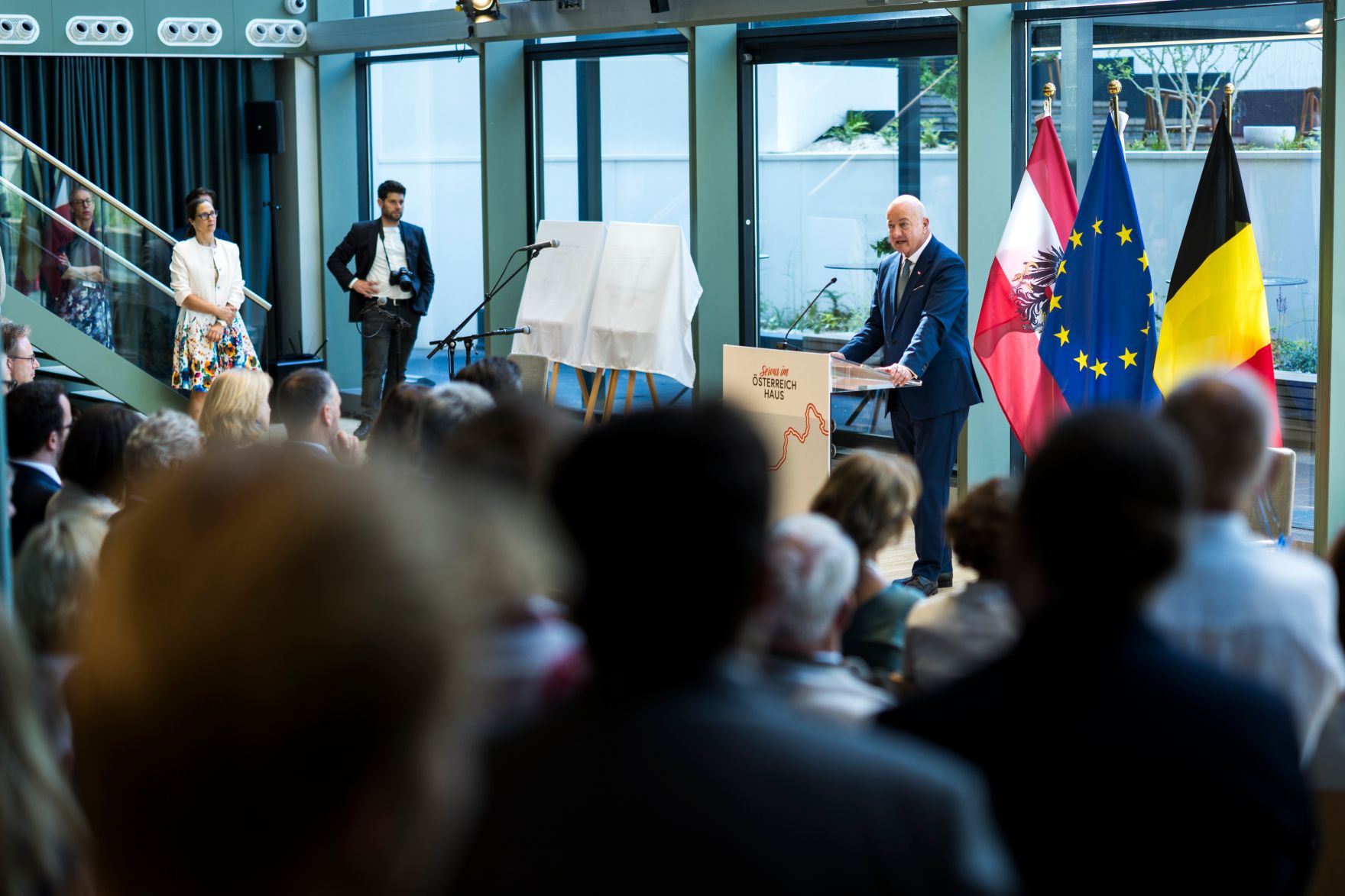 Am 19. Juni 2026 er&ouml;ffnete Bundeskanzler Christian Stocker (im Bild) gemeinsam mit Bundesministerin Claudia Bauer und Bundesministerin Beate Meinl-Reisinger das &Ouml;sterreich-Haus in Br&uuml;ssel.
