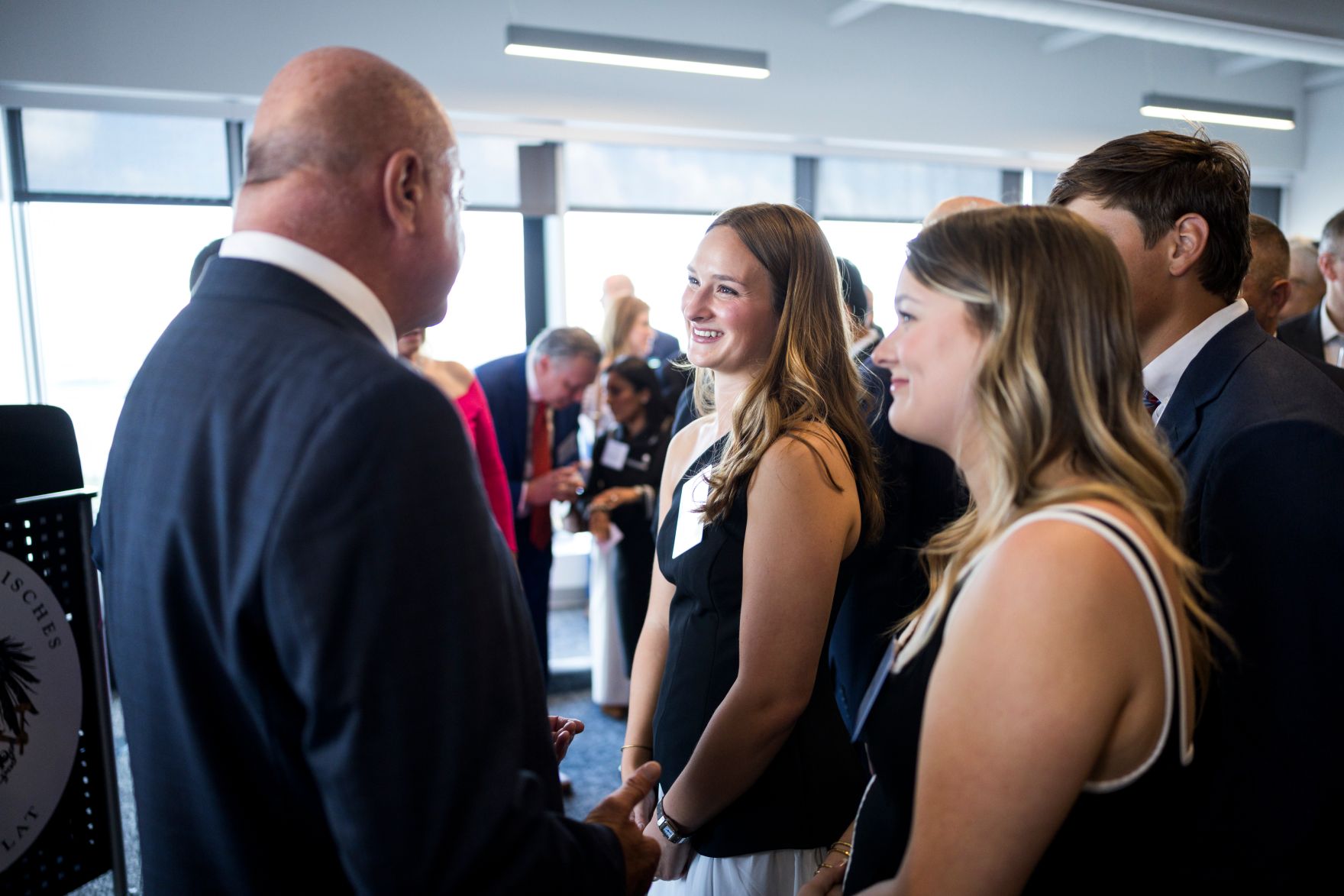 Am 20. Juni 2026 reiste Bundeskanzler Christian Stocker (l.) zu einem mehrt&auml;gigem Arbeitsbesuch nach Texas. Im Bild bei der Er&ouml;ffnung des &ouml;sterreichischen Honorarkonsultas in Dallas.