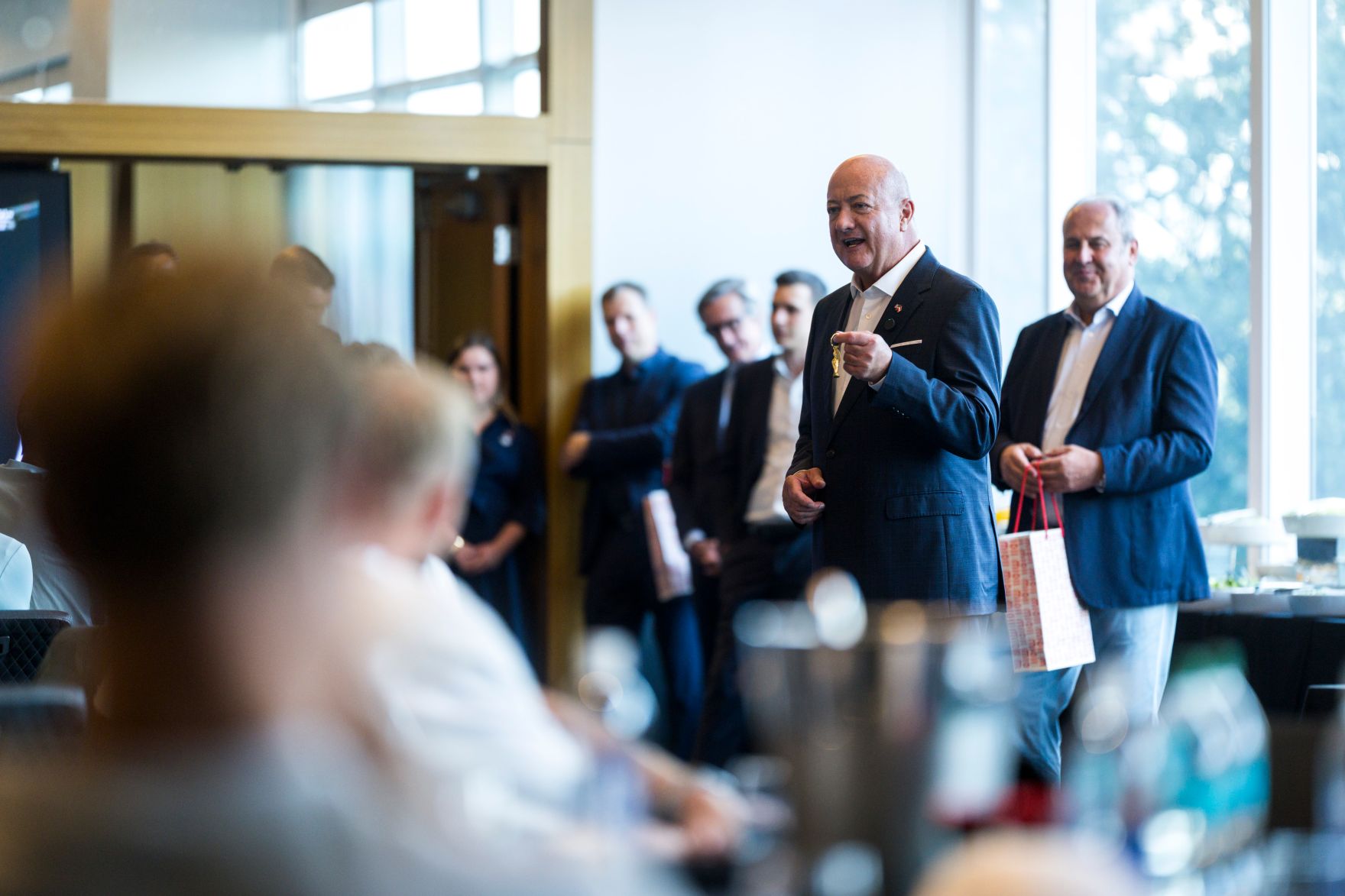 Am 20. Juni 2026 reiste Bundeskanzler Christian Stocker zu einem mehrt&auml;gigem Arbeitsbesuch nach Texas. Im Bild beim Treffen mit der &Ouml;sterreichischen Fu&szlig;ballnationalmannschaft.