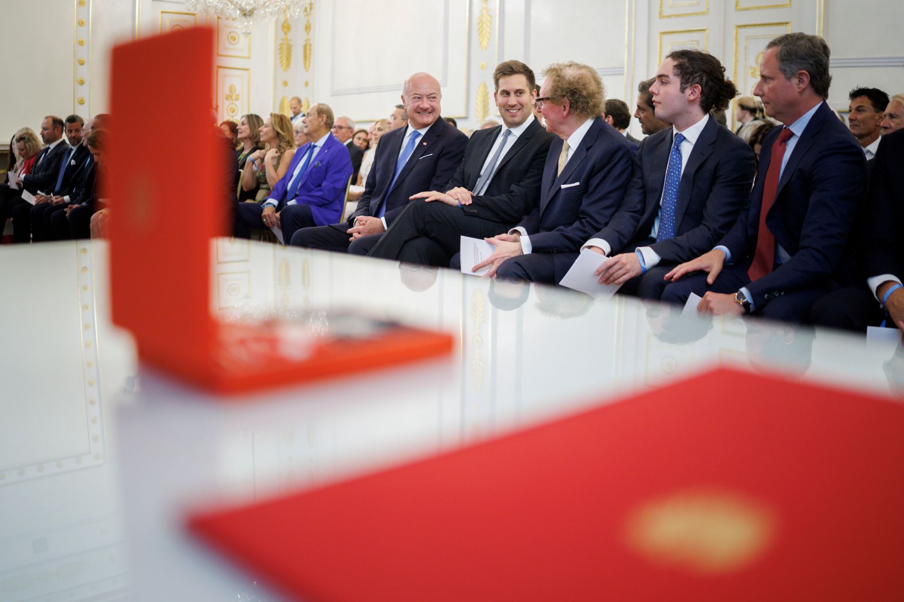 Am 26. Juni 2026 &uuml;berreichte Bundeskanzler Christian Stocker gemeinsam mit Staatssekret&auml;r Alexander Pr&ouml;ll das Gro&szlig;e Silberne Ehrenzeichen f&uuml;r Verdienste um die Republik &Ouml;sterreich an Anthony von Mandl.