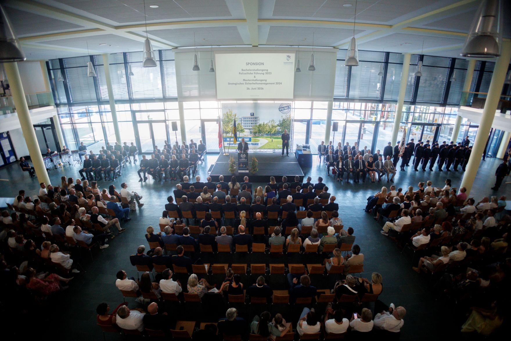 Am 26. Juni 2026 nahm Bundeskanzler Christian Stocker an der Sponsionsfeier &amp; 20 Jahre Sicherheitskooperation Feier teil.
