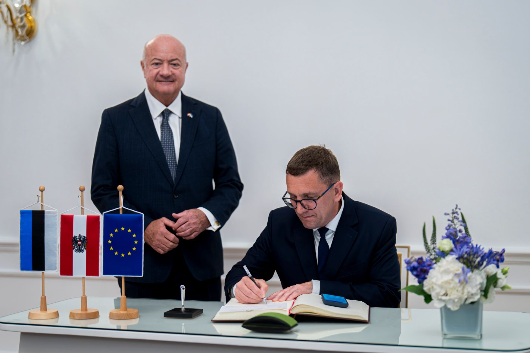 Am 3. Juni 2026 empfing Bundeskanzler Christian Stocker (l.) den Estnischen Premierminister Kristen Michal (r.) zu einem Arbeitsgespr&auml;ch.