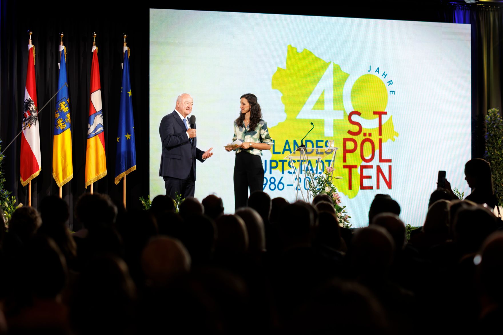 Am 10 Juli 2026 nahm Bundeskanzler Christian Stocker (l.) am Festakt &bdquo;40 Jahre Landeshauptstadt St. P&ouml;lten&ldquo; an der Hochschule f&uuml;r Angewandte Wissenschaften in St. P&ouml;lten teil.