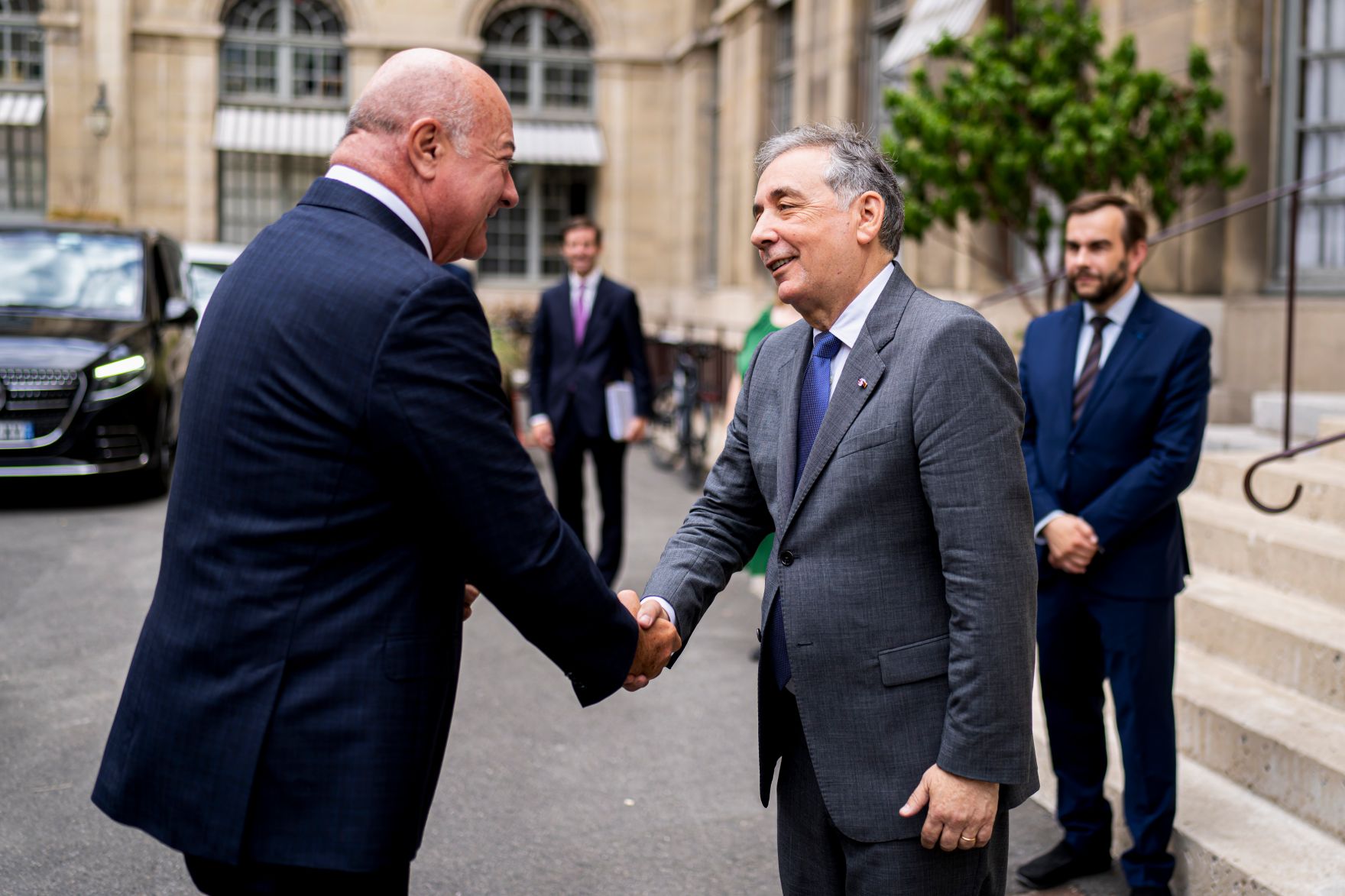 Am 13. Juli 2026 reiste Bundeskanzler Christian Stocker (l.) zu einem mehrt&auml;gigen Arbeitsbesuch nach Paris. Im Bild mit dem Pr&auml;sidenten der Nationalbibliothek von Frankreich, Gilles P&eacute;cout (r.).