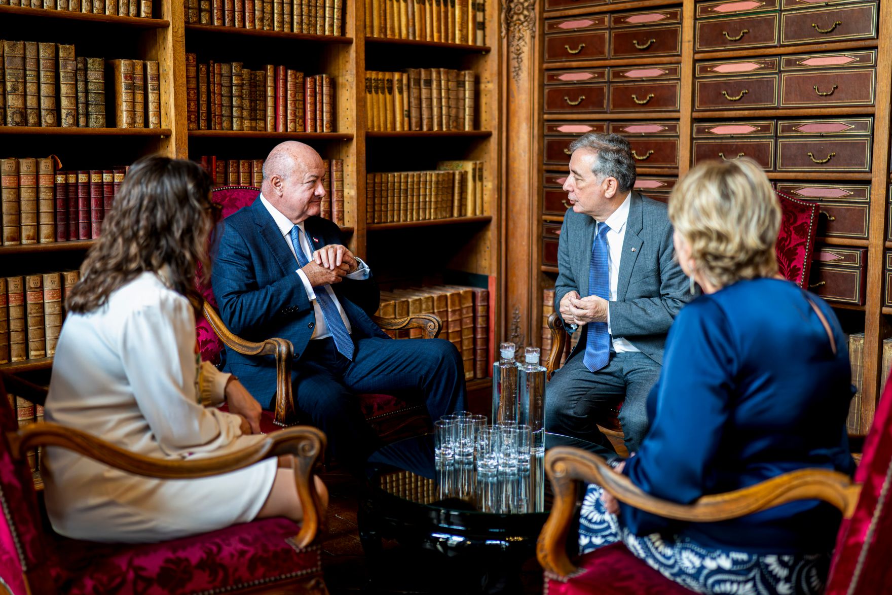 Am 13. Juli 2026 reiste Bundeskanzler Christian Stocker (2.v.l.) zu einem mehrt&auml;gigen Arbeitsbesuch nach Paris. Im Bild mit dem Pr&auml;sidenten der Nationalbibliothek von Frankreich, Gilles P&eacute;cout (2.v.r.).